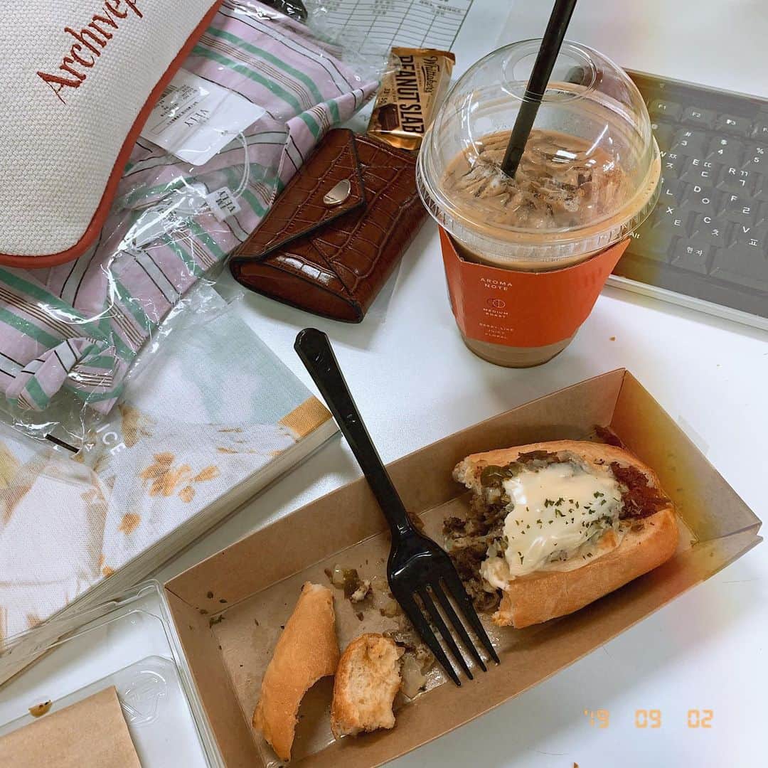 イム・ジヒョンさんのインスタグラム写真 - (イム・ジヒョンInstagram)「밥먹는 시간도 아까운 이번주의 빼곡한 스케쥴표✔️ 먹고싶은게 없어진지 오래, 요즘 맛있는게 뭐가 있을까요?」9月2日 13時17分 - imvely_jihyun