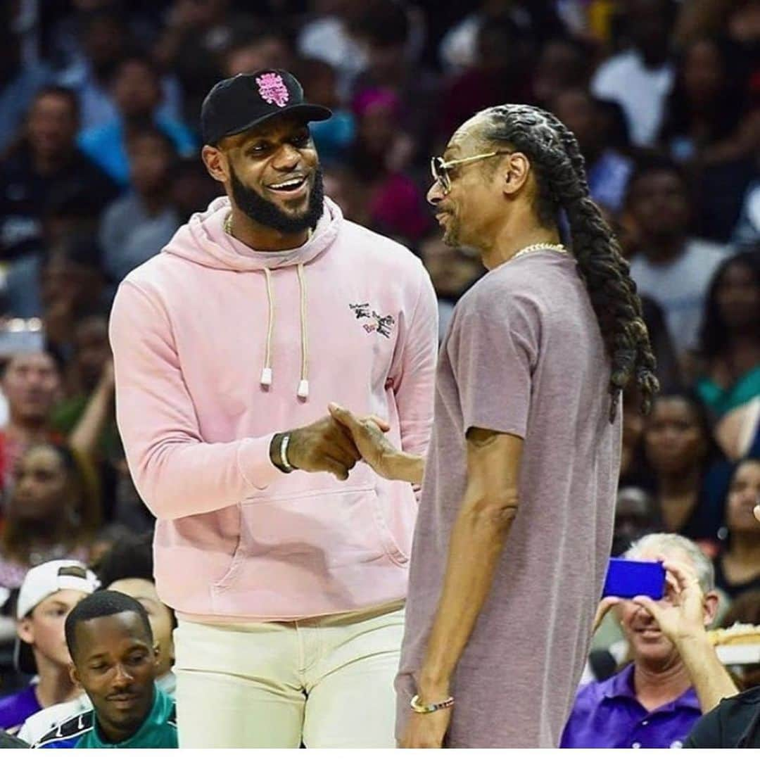 スヌープ・ドッグさんのインスタグラム写真 - (スヌープ・ドッグInstagram)「Laker bidness💯🤜🏾. @kingjames」9月2日 13時24分 - snoopdogg