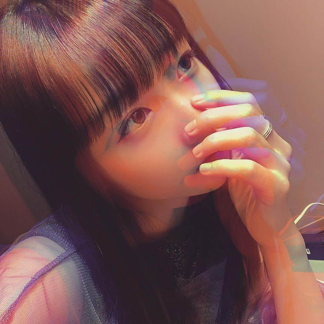 内田珠鈴さんのインスタグラム写真 - (内田珠鈴Instagram)「この写真は多分なんか考えてる人だよねw 何考えてるかコメントしてみて📝笑 この日珍しく髪の毛が私の言うこと聞いてたから珍しく自撮った」9月2日 13時25分 - shuri_426