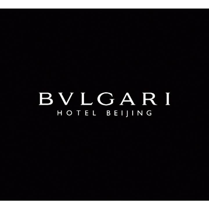 フー・ビンのインスタグラム：「I’m really picky in terms of the aroma of a hotel, and the scent of Bvlgari Beijing was really enticing which stays in your deepest memory you will never forget. It triggers the memory of who you were with and what you were doing, sometimes it’s such a merit to be alone and immerse myself into those memories after working for a very long time. @bulgarihotels  #hubing #lifestyle #bulgarihotels #beijing #bulgaribeijing #cormfort #aroma #memories #luxurylifestyle #후빙#胡兵 #フービン #胡兵时尚观点 #胡兵全球Go  #fashiontrip #fashion #fashionicon #fashionindustry #gentlemen #chinesegentlemen #actor #chineseactor #chinesemodel #asianactor #style #styleman #menswear #mensstyle」