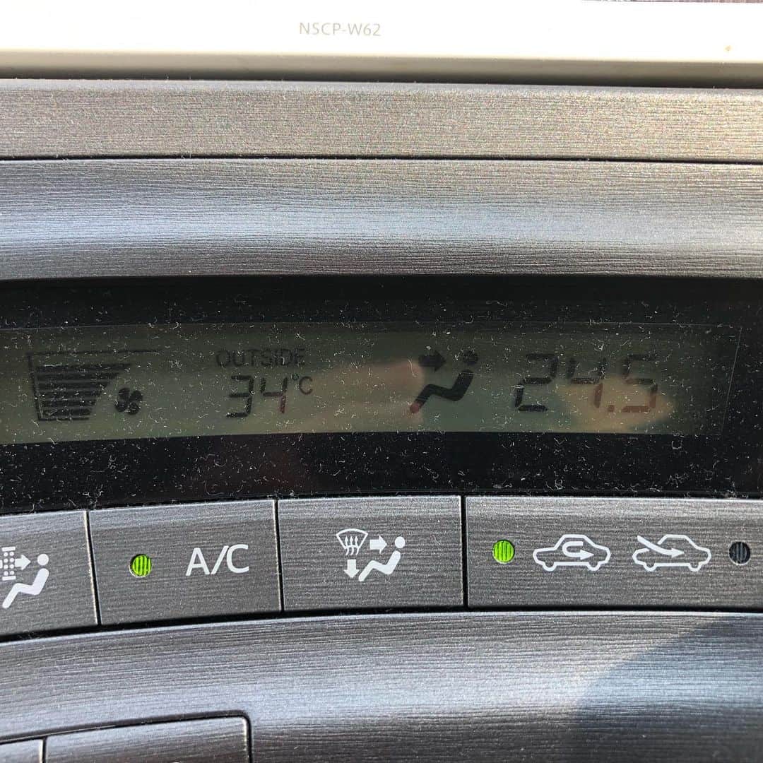 井林辰憲さんのインスタグラム写真 - (井林辰憲Instagram)「暑い。暑過ぎる！エアコンもフルパワー。九月とは思えない。。。。」9月2日 14時05分 - ibayashi.tatsunori