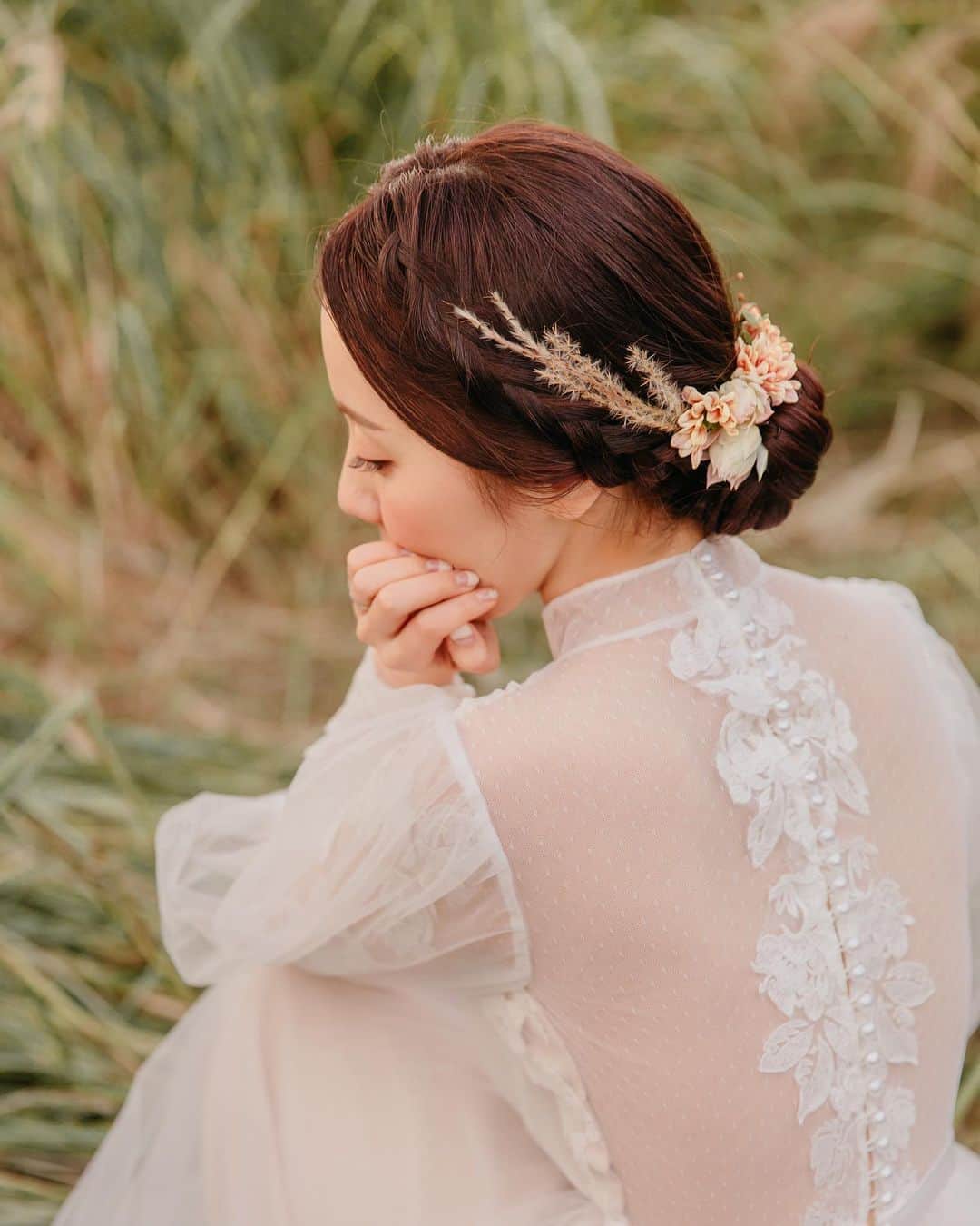 에테르 etherのインスタグラム：「• 가을엔 역시 브라운과 베이지톤🌾 ⠀ #에테르의바다 with #설레다메이크업 @seolleda ⠀ ⠀」