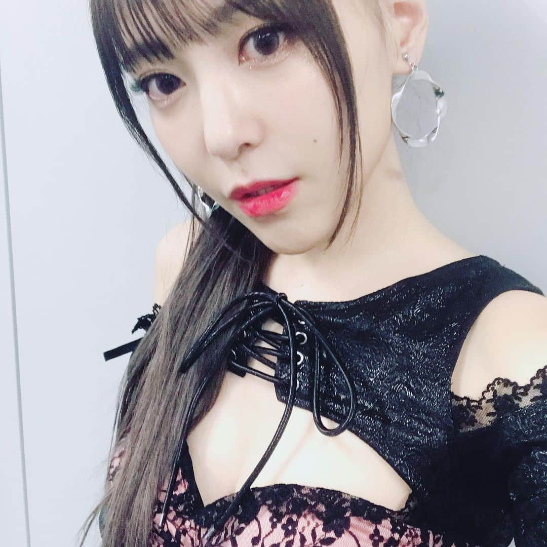 黒崎真音さんのインスタグラム写真 - (黒崎真音Instagram)「アニサマ2019 -STORY- 衣装です . スタイリスト森さんの力作！ . それにしても攻めてましたね。笑 . お気に入りの衣装です #黒崎真音 #anisama  #アニメロサマーライブ #animelosummerlive #アニサマ #アニメ #anime #アニソンライブ #live #衣装 #live衣装 #story」9月2日 14時11分 - maonkurosaki922