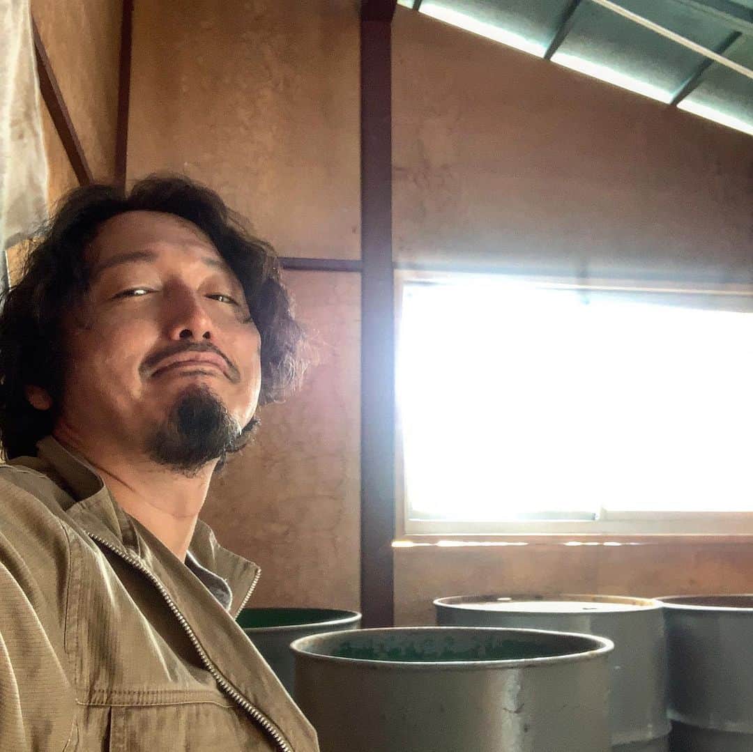 池内万作さんのインスタグラム写真 - (池内万作Instagram)「今日は暑い中ずっと外で撮影。 大気も不安定でときおり雨が降ったりと、京都の残暑はなかなかなものでござる。 つーわけでもうひと頑張りいってみよー。 #ロケでした #イケウチの出張」9月2日 19時49分 - mandeshita