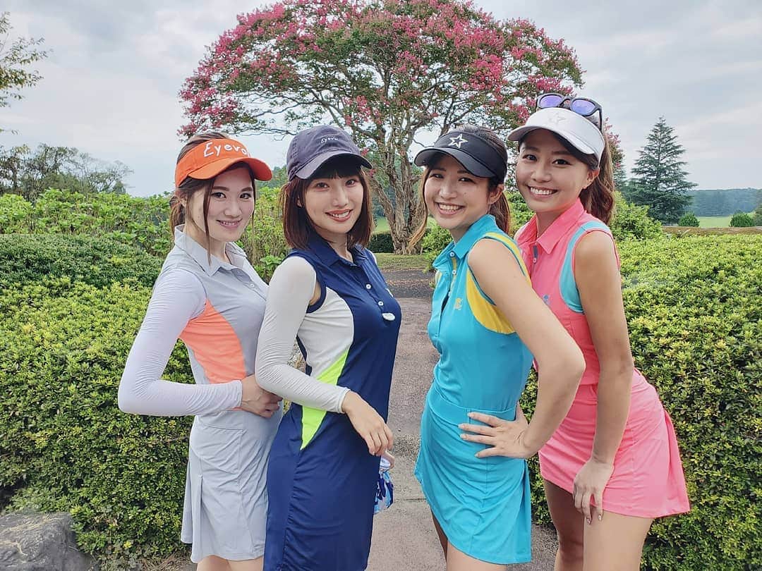 保坂玲奈さんのインスタグラム写真 - (保坂玲奈Instagram)「G  O  L  F ♡ . 紫塚ゴルフ倶楽部で宿泊からのラウンド⛳ . 綺麗なゴルフ場で 休憩にかき氷やゼリーが出てくるのも嬉しい🍧 . 女子には優しいゴルフ場なのも流石✨ . ウェアはみんなで @chucuchu_official_jp 合わせた☠‪‪❤︎‬ . . . #紫塚ゴルフ倶楽部 #⛳ #ゴルフ #golf #ゴルフ女子 #ゴルフ初心者 #chucuchu #chucuchugolf #ゴルフウェア #ゴルフコーデ #ゴルフファッション #オススメゴルフ場 #renaogolf」9月2日 14時32分 - __renao_0707