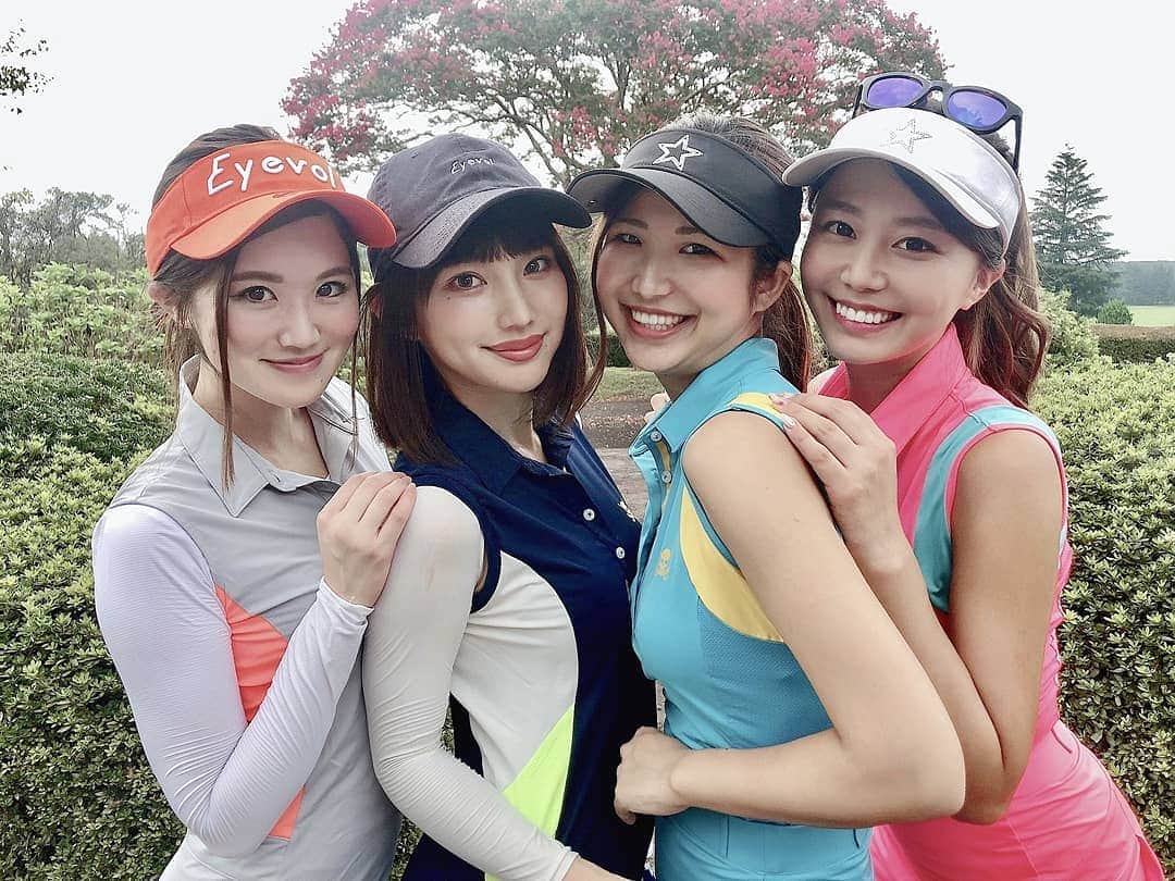 保坂玲奈さんのインスタグラム写真 - (保坂玲奈Instagram)「G  O  L  F ♡ . 紫塚ゴルフ倶楽部で宿泊からのラウンド⛳ . 綺麗なゴルフ場で 休憩にかき氷やゼリーが出てくるのも嬉しい🍧 . 女子には優しいゴルフ場なのも流石✨ . ウェアはみんなで @chucuchu_official_jp 合わせた☠‪‪❤︎‬ . . . #紫塚ゴルフ倶楽部 #⛳ #ゴルフ #golf #ゴルフ女子 #ゴルフ初心者 #chucuchu #chucuchugolf #ゴルフウェア #ゴルフコーデ #ゴルフファッション #オススメゴルフ場 #renaogolf」9月2日 14時32分 - __renao_0707