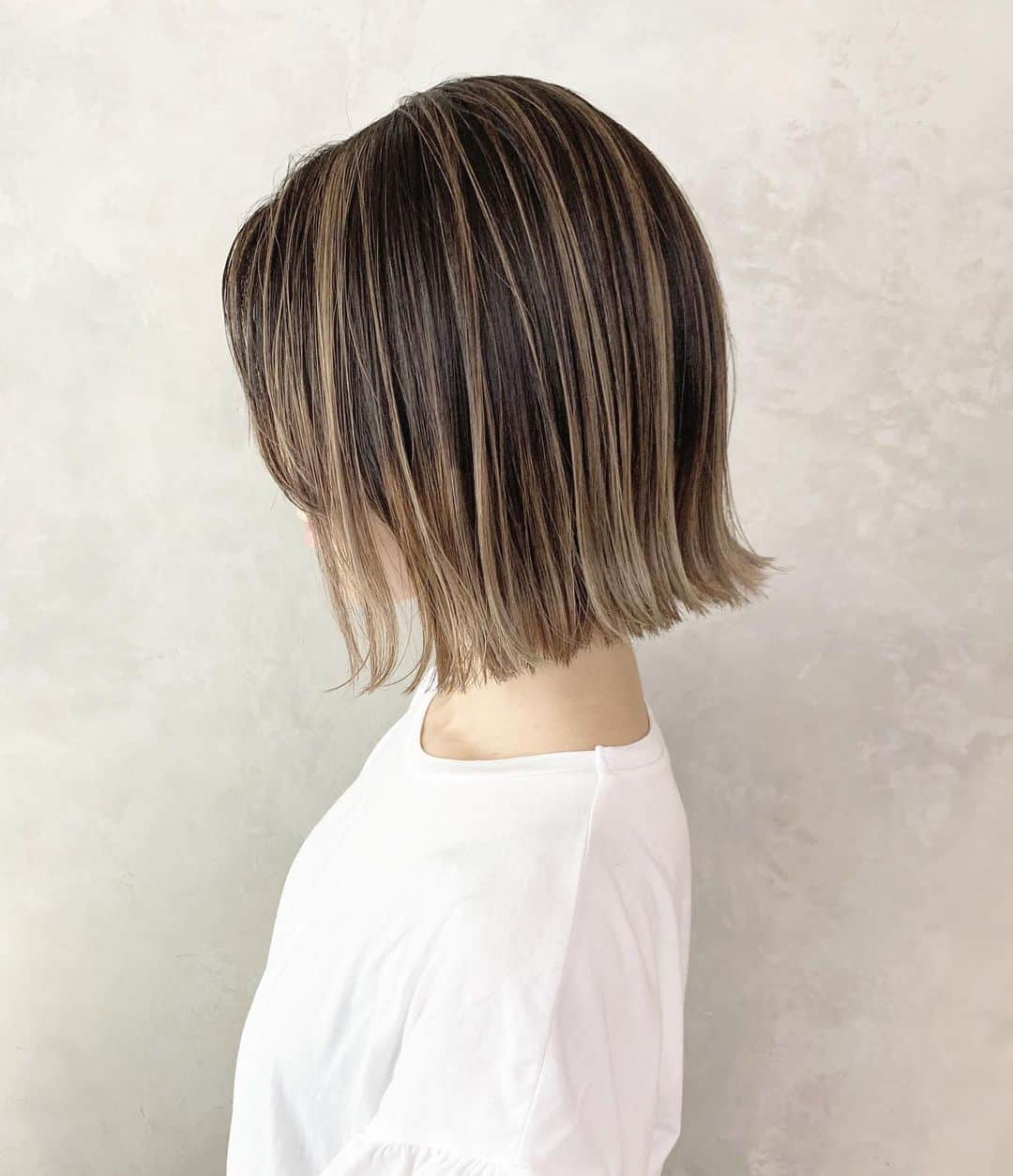 きぬがわひかるさんのインスタグラム写真 - (きぬがわひかるInstagram)「back coming balayage 💫 .  straightでも可愛くオシャレになるスタイルは いろんな年代の方にもオススメです😉✨✨ . 【ブリーチ剤】 ◉ブリーチ剤：Schwarzkopf_FIBREPLEX @schwarzkopfjapan 【カラー剤】 ◉カラー剤：WELLA_KOLESTON  @wellapro_japan」9月2日 14時29分 - hikaru.kinugawa