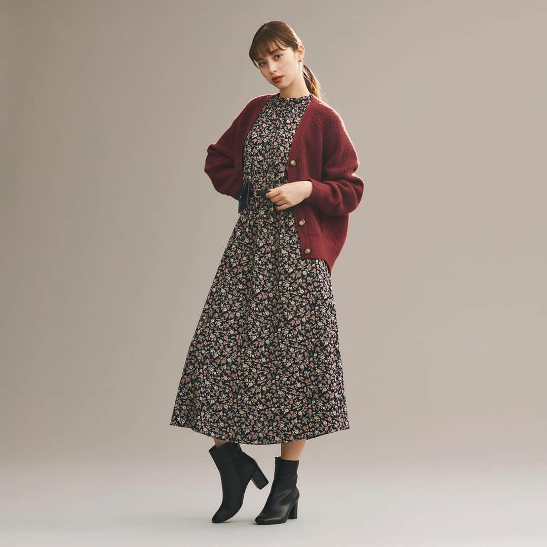 GU Hong Kongさんのインスタグラム写真 - (GU Hong KongInstagram)「【WINE】 Designed Cardigan | 簡單一件 風格自由體現 . Dolman cocoon cardigan $199 Flower printed high-neck dress $199 Square toe heel boots $249 . #GUHK #WearTokyoNow #GUStyle #GUCardigan #cardigan #dress #style #fashion #ootd #ootdHongKong #Tokyo」9月2日 14時29分 - gu.hongkong