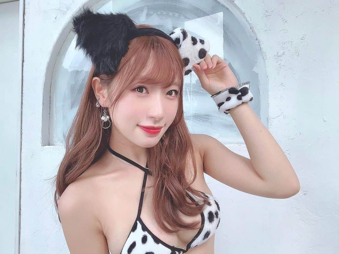 日比ゆりのインスタグラム：「✩ いぬ🐶 . #girl #japanesegirl #水着 #グラビア #bikini #粉我 #selfie #팔로우 #instagood #💓」