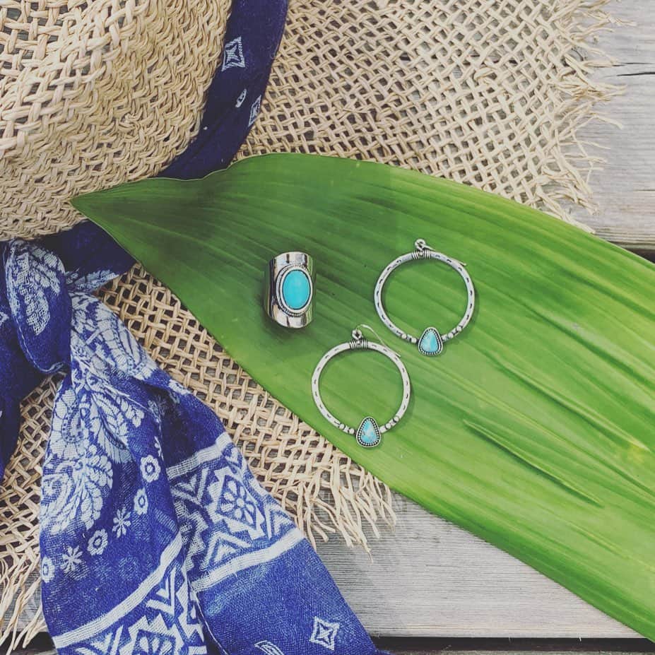 のインスタグラム：「bohemian jewelry 旅行やフェスに連れて行きたいアイテム達🏜  画像をクリックでストアへ飛べます✈️」