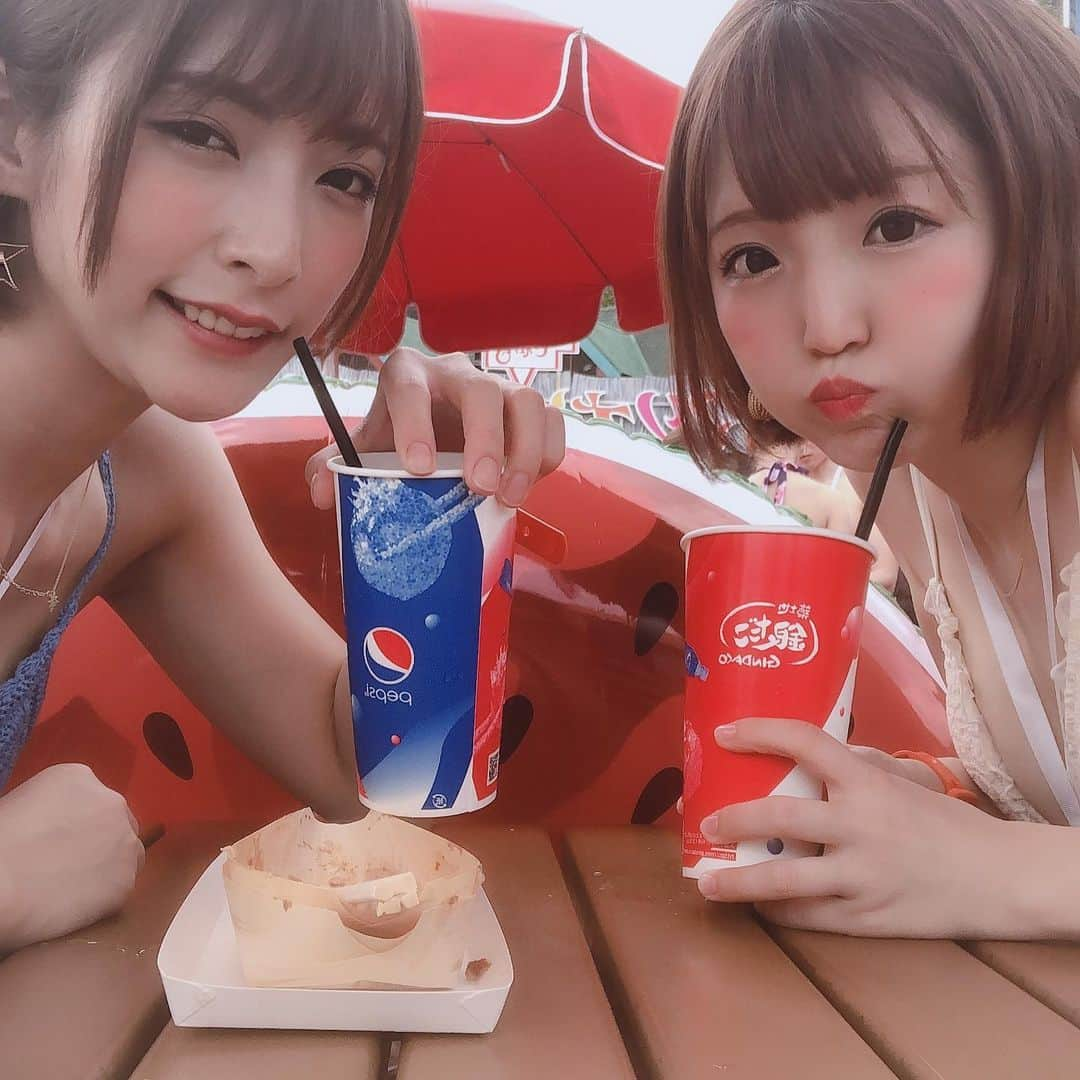 佐倉絆さんのインスタグラム写真 - (佐倉絆Instagram)「9月になりましたがまだまだ夏🐟🐬🐳🏄🏊🍍🌴🌻☀️🐚👙🍧🍦⛵️🍉 阿部乃みくすとサマーランドにいってきたよ！！！ #阿部乃みく #サマーランド #流れるプールでひたすら流された  #whipbunny #プリクラ久しぶり #目がでかくなりすぎて怖い #スイカの浮き輪🍉」9月2日 14時50分 - kizunasakura