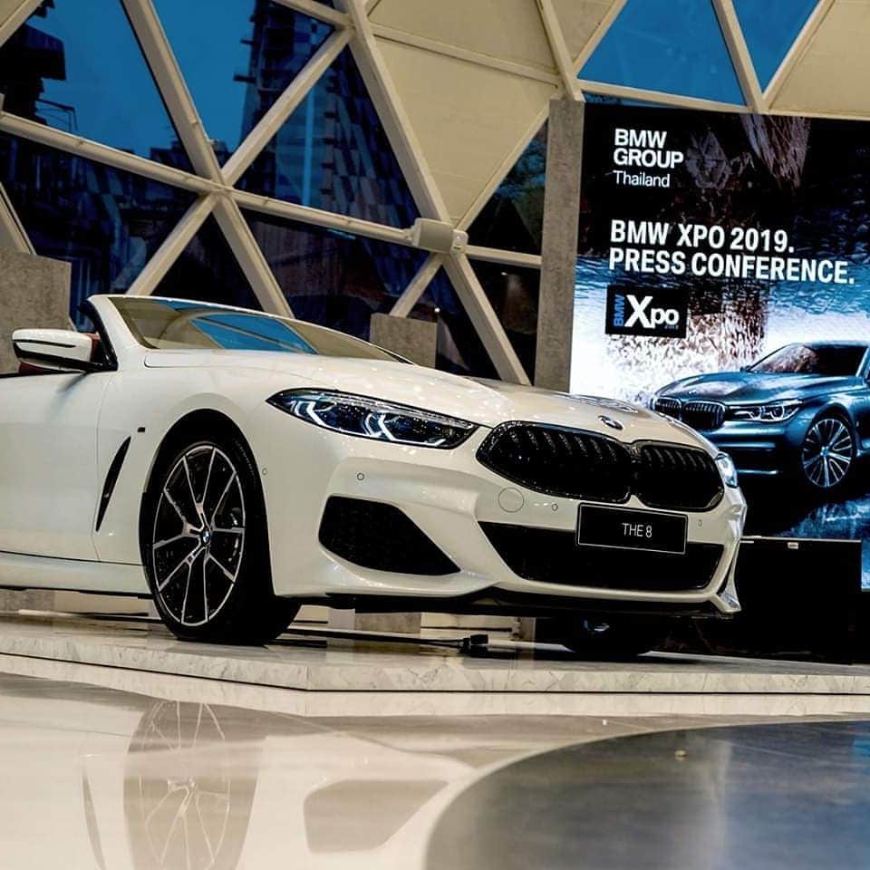 BMW Thailandさんのインスタグラム写真 - (BMW ThailandInstagram)「เปิดตัวอย่างสง่างามครั้งแรกในประเทศไทย กับ The BMW 8 Series Convertible. รถเปิดประทุนที่เป็นที่สุดของ BMW พร้อมฟีเจอร์ที่ล้ำสมัยรวมถึงการใช้ศาสตร์แห่งการดีไซน์ รูปแบบใหม่หมดจด และยังคงไว้ซึ่งความหรูหราที่ยากจะมีรถคันไหนเทียบได้  เตรียมพบกับ The BMW 8 Series Convertible. ได้ที่งาน BMW Xpo 2019 พร้อมลุ้นบินรอบโลกกับการบินไทย มูลค่า 1 ล้านบาท และฟรีอัพเกรด BSI นานสูงสุด 10 ปี  ที่เซ็นทรัลเวิลด์ ชั้น 1 วันที่ 12 – 15 กันยายน 2562  #BMW #BMWTH #THE8 #Convertible #BMWXpo2019」9月2日 15時02分 - bmwthailand