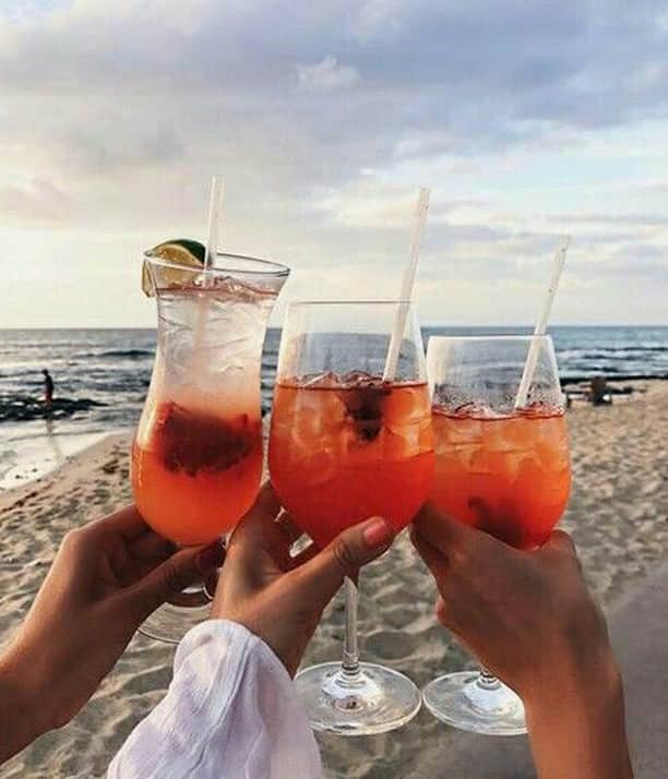 チェイサーのインスタグラム：「Weekend Mode: On 🍹#chaserbrand #sourceunknown #viapinterest」