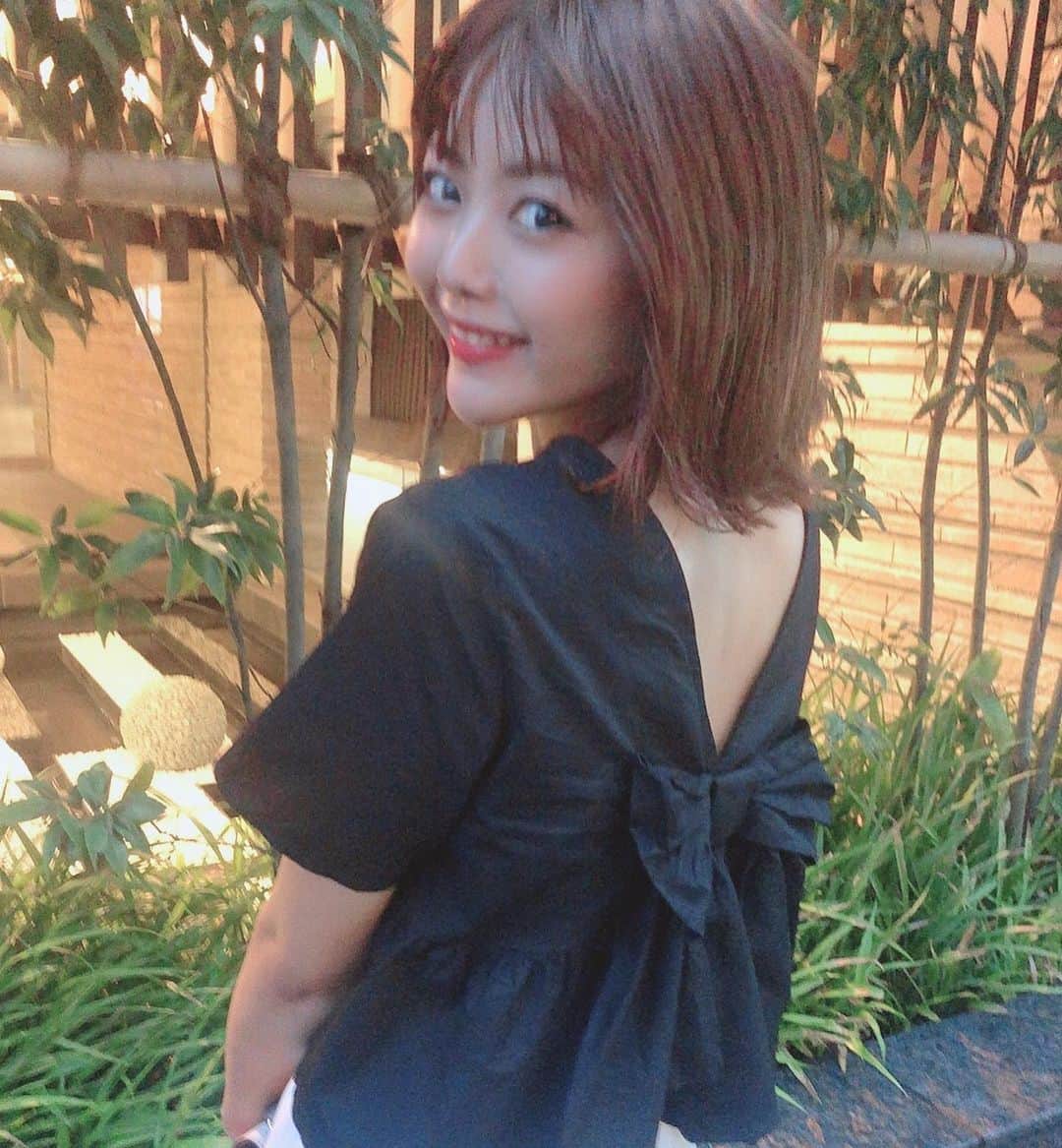 のインスタグラム：「新大久保にサムギョプサル食べに行った日のコーデ✌️ .  バックスタイルが可愛い🥺💓 スカートもボリュームたっぷりだよ( ･ᴗ･ ) .  どちらも @nn___official 💓  #ootd  #コーディネート」