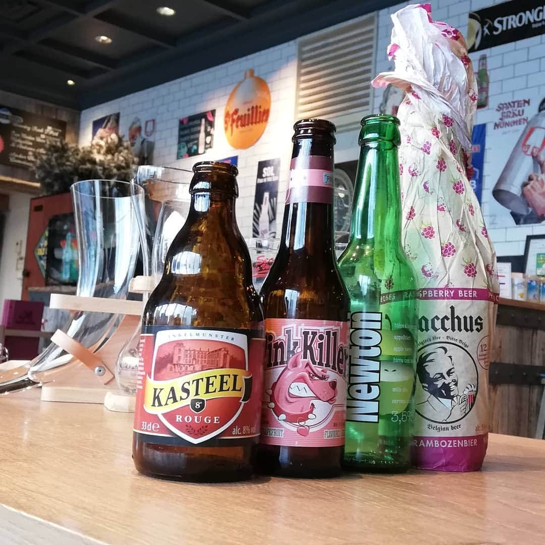 シュタインハウス新宿さんのインスタグラム写真 - (シュタインハウス新宿Instagram)「【フルーツビール】. . 先日のひとコマ。  最近のマイブームは、 フルーツビールとワイン。  左から ●チェリー ●ピンクグレープフルーツ ●青りんご ●フランボワーズ  美味しく、楽しく 飲んでいただけたようで 何よりです🍺 2019.9.2  #フルーツビール  #クラフトビールタップ #クラフトビール #craftbeertap #ビール #ビール女子 #銀座 #銀座ビール #銀座ディナー #銀座ランチ #銀座中華 #銀座女子会 #銀座ごはん #有楽町 #有楽町ビール #有楽町ディナー #有楽町ランチ #有楽町中華 #有楽町女子会 #有楽町ごはん」9月2日 15時38分 - zburger.ura