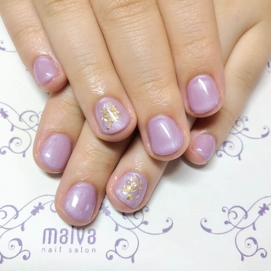 nailsalon malva（ネイルサロンマルヴァ）さんのインスタグラム写真 - (nailsalon malva（ネイルサロンマルヴァ）Instagram)「華奢アートキャンペーン .·˖*✩⡱⠀ ⠀ パープルカラーに華奢なニュアンスアート💜⠀ ⠀ ⠀ ⠀ ※こちらのキャンペーンは9月からおやすみになります💦⠀ ⠀ スワイプで動画もご覧いただけます⋆｡˚ ⋆｡˚ ❁⠀ ⠀ 💜💜💜💜💜💜💜💜⠀ ⠀  𝐧𝐚𝐢𝐥 𝐬𝐚𝐥𝐨𝐧  𝐦𝐚𝐥𝐯𝐚⠀ ⠀ ご予約はLINEからがオススメです☆⠀ 🌙原宿LINE ID→《@malvaで検索》⠀ ⠀ 全てのアートや料金表はHPからご覧いただけます✯*･ :.｡⠀ http://www.malvanail.com/sp/⠀ ⠀  #malva#マルヴァ#ネイル#gelnail#nail#nailart#naildesign#nailstagram#ジェル#gel#ジェルネイル#ネイルデザイン#原宿ネイル#nailsalon#ネイルサロン#ネイルチップ#森絵里香#malvaネイル#malvanail#ネイリスト募集#美甲#fashion#ハンドネイル#秋ネイル#네일#젤네일#甲油#指甲#beauty#ニュアンスネイル」9月2日 16時01分 - malva_nail