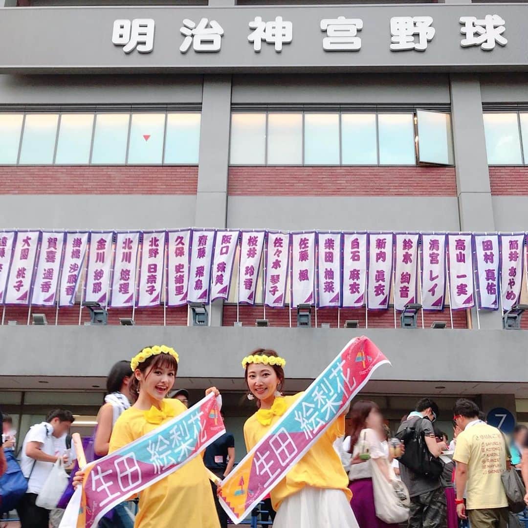 昆夏美のインスタグラム：「. 乃木坂のライブに 行ってきましたー！！ めちゃ楽しかったー♡ みなさん可愛すぎる♡ 本当に可愛すぎて なんだか自分が女子でいるの やめたくなった笑 そしていくちゃん可愛い最高♡ すんごく輝いてたー！！✨ . いくたのメンバーカラーが 黄色ということで、 黄色を纏って会いに行きました。 こういうのは楽しんだもん勝ちです！笑 . #これからも #生田神推し #でいきます #笑」