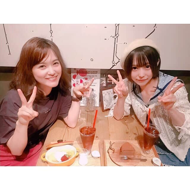 三島ゆかりさんのインスタグラム写真 - (三島ゆかりInstagram)「昨日みくりんとランチして、お誕生日のお祝いもしてくれました💖🍰ありがとう〜🍎✨ 前回ランチしたのが3月だったから半年ぶり❣️5時間くらい喋ってたよww😂また半年後に👍 #亜桜みくり #みくりん #ランチ #ブッタボウル #カラフル #ヘルシーランチ #三島ゆかり #ゆかりんご #誕生日 #お祝い #ありがとう #ベイクドチーズケーキ #5時間トーク #半年ぶり #よく喋るよね #また半年後 #sdg #卒業後初遊び #大好き #followｍe」9月2日 16時14分 - apple340