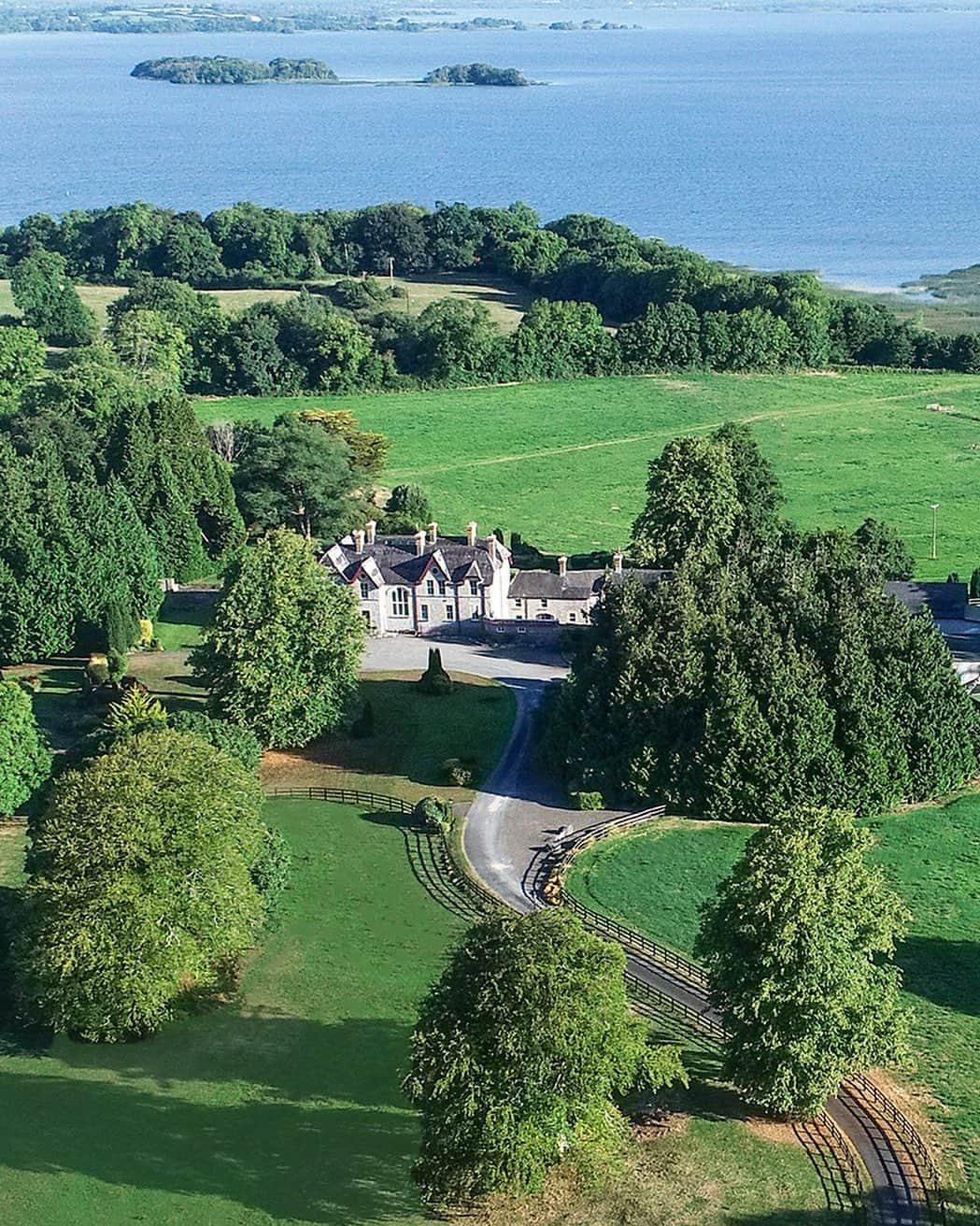 クリスティーズさんのインスタグラム写真 - (クリスティーズInstagram)「#TakeMeAway – Perfectly positioned on approximately 25 acres along the shores of Dromineer Bay, this Victorian mansion features a boathouse and direct access onto Lough Derg.⠀ .⠀ [ Via @christiesrealestate | Represented by @sherry_fitz ]⠀⠀ .⠀ #takemehere #luxuryrealestate #travel #architecture #tipperary #ireland #irisharchitecture #irelandrealestate #house #home」9月2日 16時18分 - christiesinc