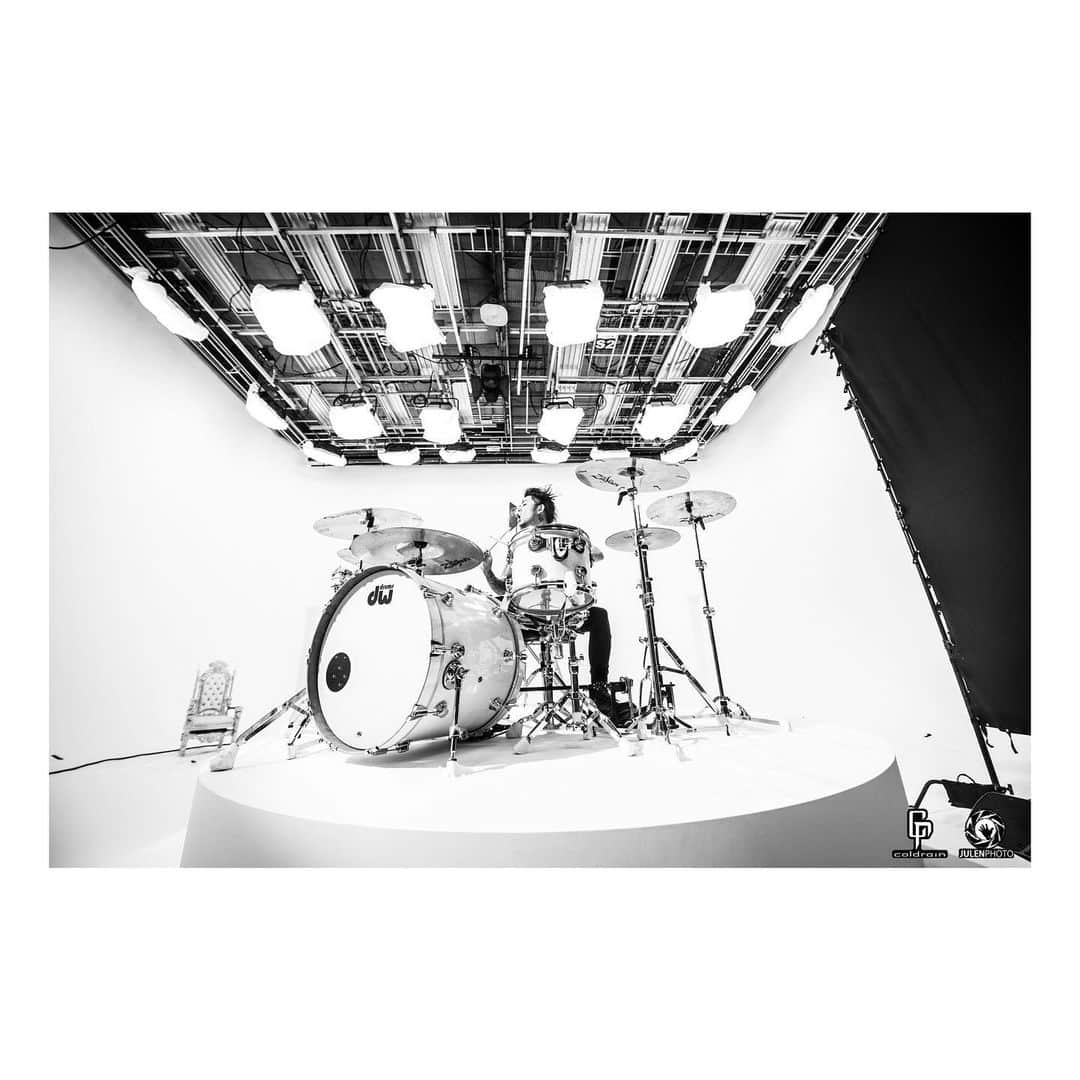 Julen Esteban-Pretelさんのインスタグラム写真 - (Julen Esteban-PretelInstagram)「@katsuma_drums during the filming of the music video for THE SIDE EFFECTS of the new album of @coldrain_official, directed by Machi/INNI VISION. #coldrain #THESIDEEFFETS #julenphoto #TOURDREAMS #INNIVISION https://youtu.be/tbyrG3cF2Po」9月2日 16時46分 - julenphoto