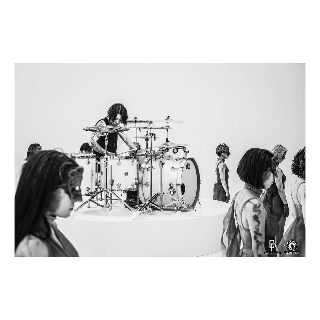Julen Esteban-Pretelさんのインスタグラム写真 - (Julen Esteban-PretelInstagram)「@katsuma_drums during the filming of the music video for THE SIDE EFFECTS of the new album of @coldrain_official, directed by Machi/INNI VISION. #coldrain #THESIDEEFFETS #julenphoto #TOURDREAMS #INNIVISION https://youtu.be/tbyrG3cF2Po」9月2日 16時46分 - julenphoto