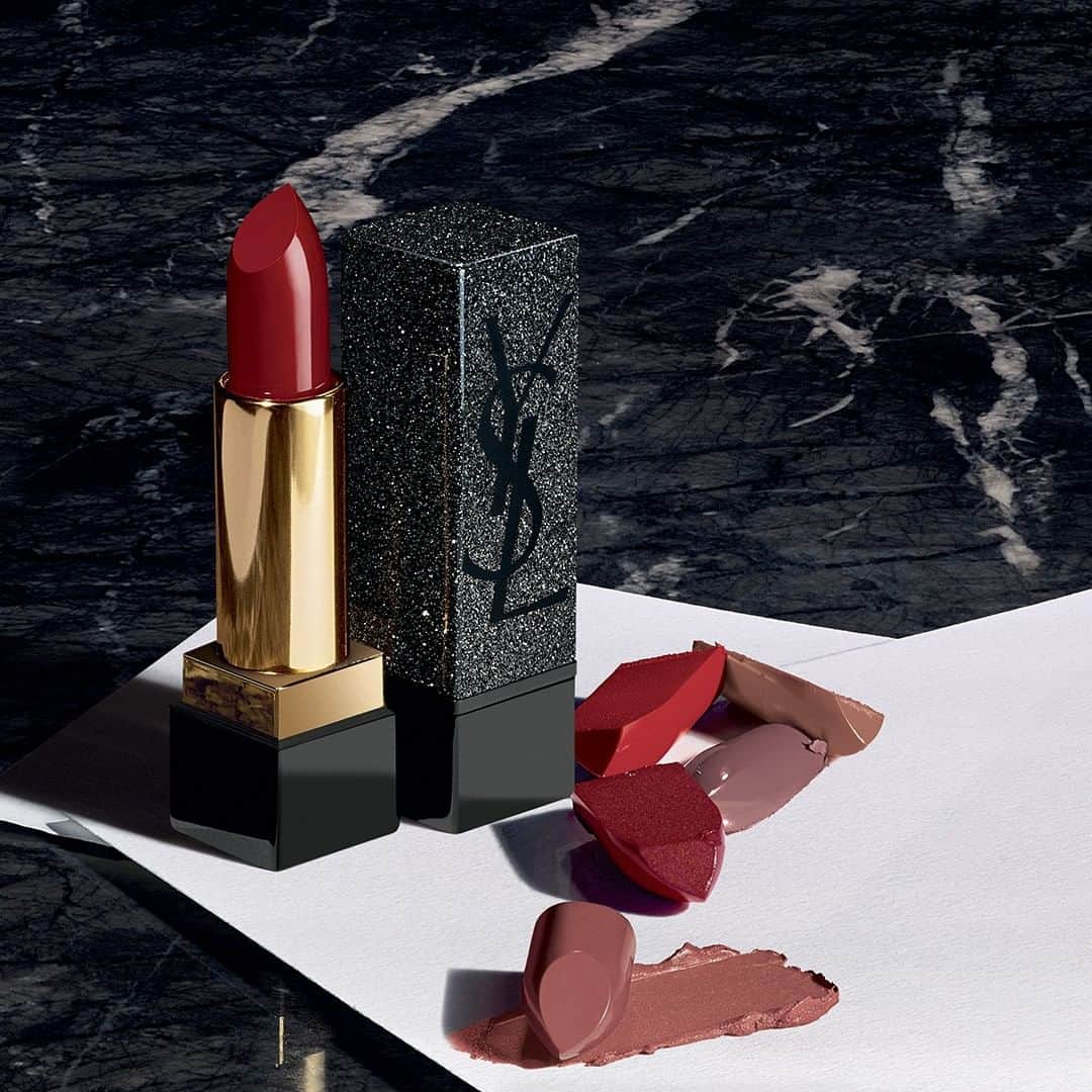 Yves Saint Laurent Beautyさんのインスタグラム写真 - (Yves Saint Laurent BeautyInstagram)「Introducing edgiest collab for the most iconic of YSL’s lipstick creations.  Created by the one and only, @zoeisabellakravitz ROUGE PUR COUTURE YSL x ZOË KRAVITZ in N°122 WOLF’S RED #yslbeauty #YSLBeautyxZoeCollection」9月2日 16時59分 - yslbeauty