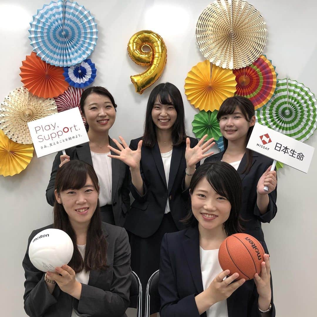 のインスタグラム：「. こんにちは！人材開発部　ライフプラザ品川　訪問チーム第二です。 . ９月になりましたが、まだまだ暑い日が続きますね。 秋といえばスポーツの秋！ 皆様は何かスポーツをされていますか？ 体を動かすことは健康の源ですね。 . さて、私たちは先週、車いすバスケの「三菱電機 WORLD CHALLENGE CUP 2019」の観戦に行ってきました。 白熱した戦いが繰り広げられ、応援する私たちも力が入りました。 . 今月はシルバーウィークもありますので、スポーツで楽しく、健康に過ごしたいですね。 . 今月も頑張りましょう！ _ #9月 #9月スタート #9月2日 #品川 #バスケ #バスケットボール #車いすバスケ #いすバス #wheelchairbasketball #wheelchair #jwbf #日本代表 #バスケ観戦 #バスケ好きな人と繋がりたい #スポーツ観戦 #スポーツの秋 #これからもよろしくお願いします #これからもよろしく #今月もよろしくお願いします #今日も頑張ろう #頑張ろう _ #さあ支えることを始めよう #日本生命 #ニッセイ #nissay #playsupport #tokyo2020 #保険」