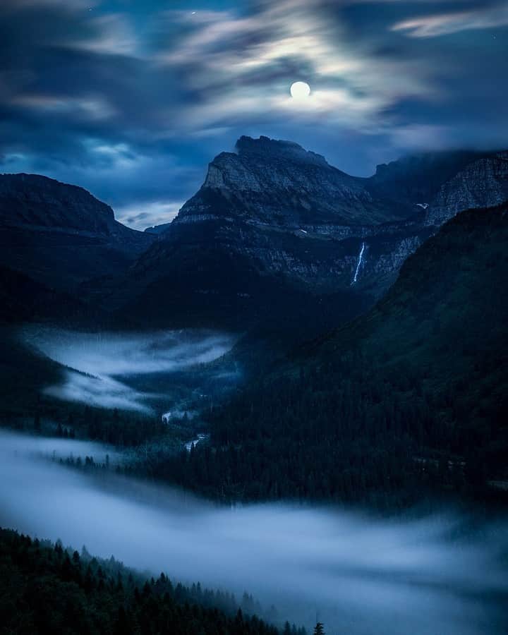 National Geographic Travelさんのインスタグラム写真 - (National Geographic TravelInstagram)「Photo by @kahliaprilphoto | Mt Oberlin is illuminated by the moon as fog drifts through the valley below. It was an eerily-beautiful night in Glacier National Park.」9月2日 17時02分 - natgeotravel