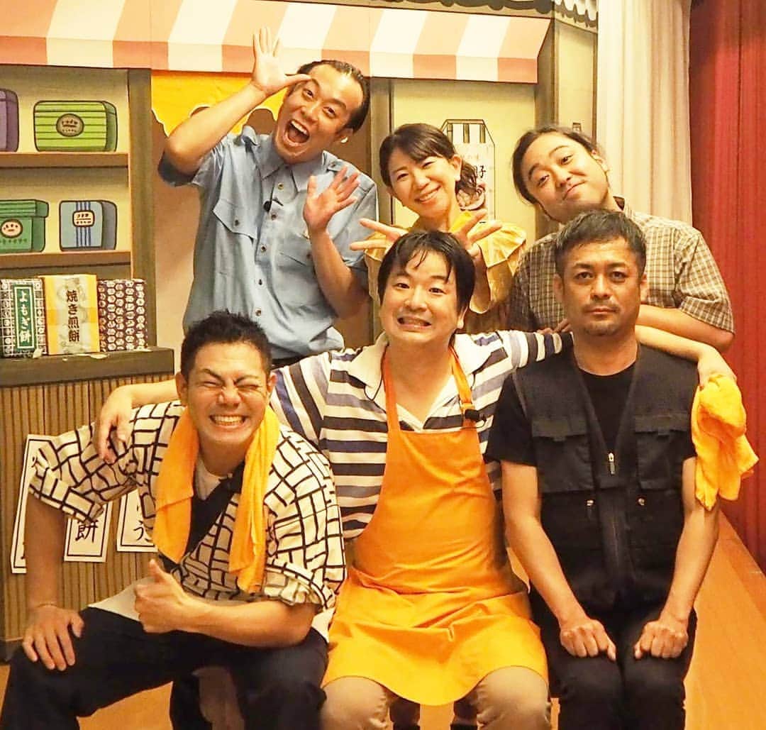服部ひで子のインスタグラム：「8/31(土)9/1(日) 奈良健康ランド⭐奥重敦史さんリーダー週、ありがとうございました.+:｡ ヾ(◎´∀｀◎)ﾉ ｡:+. 夏休み最後とあって、 沢山のお子さまの元気な笑い声が聞けて、嬉しかったです。  パンストをかぶったことはありましたが、 パンツをかぶったのは初めてでした。笑  子どもの笑い声が とっても嬉しかったので、また機会があれば かぶってみたいです。笑  今週は  9/3(火)  吉本新喜劇ワンマンライブ。  9/6(金)7(土)  ワールドツアー  @なんばグランド花月  すっちー&酒井座長班。  9/8(日)  吉本新喜劇ィズ ライブ  風とロックフェス。  9/8(日)  ワールドツアー  @なんばグランド花月  小籔&川畑座長班。  出演させていただきます(*^。^*)。 まだ暑い日が続きますが、体調整えながら共に頑張りましょう～✨ #吉本新喜劇 #よしもと新喜劇 #新喜劇 #奈良健康ランド #奥重敦史 さんリーダー #山田亮 兄さん #太田芳伸 兄さん #大黒ケイイチ さん #けんたくん くん #服部ひで子」