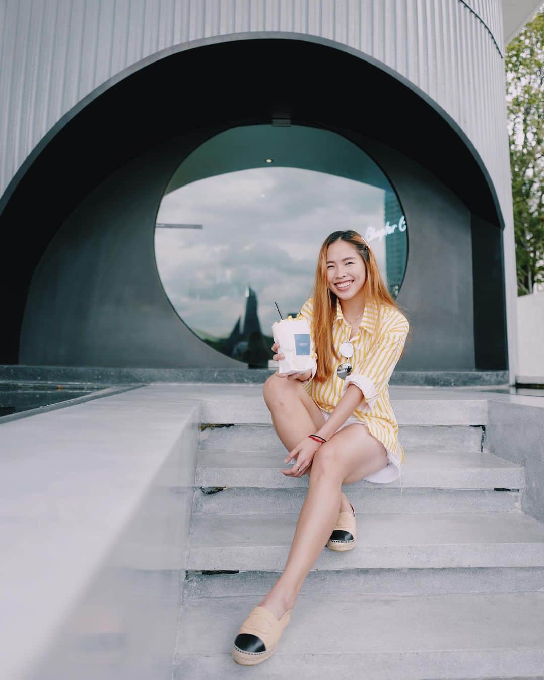 ラチャノック・インタノンのインスタグラム：「𝑰 𝒍𝒐𝒗𝒆 𝒊𝒕 𝒘𝒉𝒆𝒏 𝒚𝒐𝒖 𝒄𝒂𝒍𝒍 𝒎𝒆 𝒔𝒆ñ𝒐𝒓𝒊𝒕𝒂 .. 🤪 #cafebkk #cafehopping #bkkcafe」