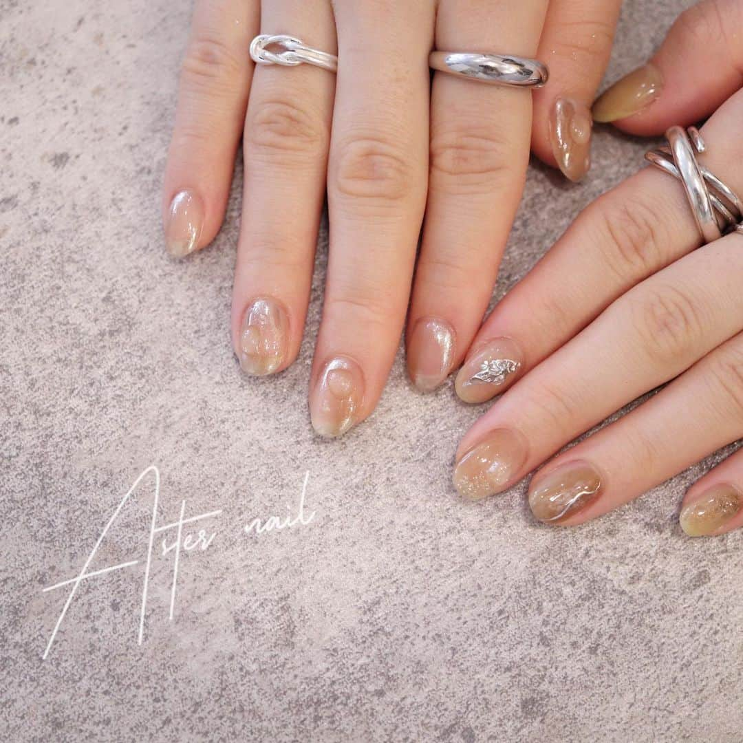 sapporo nail 【 Aster 】さんのインスタグラム写真 - (sapporo nail 【 Aster 】Instagram)「. 『 淡めのカラーで秋っぽく 』 のオーダーでお任せネイル◎ silver のアクセサリーもお取り置きしてくださっていたので リングに合いそうなdesignに🎶 . . . . .  そして、通常ご新規様の他店オフ1,500yenが無料になりました🎶！ Asterにまだご来店したことがない方は この機会にぜひ一度ご来店ください🍃 ( seina指名はオフ無料適用されません) . . . . .ネイルサロンに行っても 『根元の隙間が気になる…』『甘皮が気になる…』 『反り爪が気になる…』というお悩みがあった方はぜひ当店へ◎ フォルムの形成をするので、反り爪も緩和し 仕上がりのツヤ感も格段にUP🎶  ___________________________________________________ . .  #札幌ネイルサロン#ネイルデザイン #札幌ネイリスト #札幌 #札幌ネイル #夏ネイル #ニュアンスネイル #ネイル #アートネイル #フィルイン #ワンカラーネイル #シンプルネイル #クリアネイル #札幌フィルイン#フットネイル#個性派ネイル #アートネイル#札幌タピオカ巡り#札幌カフェ#札幌グルメ#ドライフラワーのある暮らし#ワイヤーネイル#水彩ネイル#札幌ニュアンスネイル#トリックシート#西18丁目ネイルサロン#水彩色鉛筆#オリンパスペン #カメラ女子#ママネイリスト#札幌ネイルモデル募集中」9月2日 17時26分 - seina.kato___