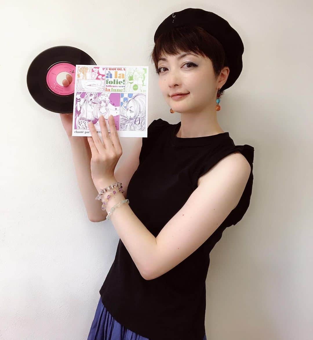 野本かりあのインスタグラム：「明後日発売❤️ 野本かりあ『ショコラに夢中』(7") bit.ly/2ZqTJR0  小西康陽氏プロデュース、安野モヨコさん原作TVアニメ『シュガシュガルーン』OP曲が初アナログ化！ #野本かりあ #シュガシュガルーン」