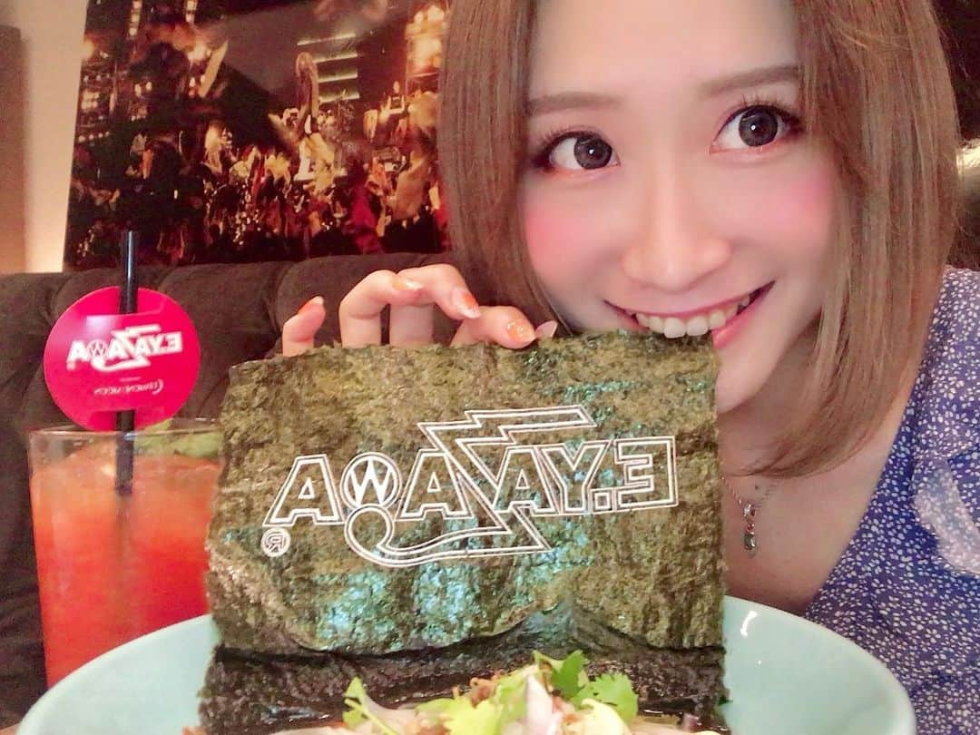 TONEAYUさんのインスタグラム写真 - (TONEAYUInstagram)「永ちゃんカフェ行ってきたー！😍﻿ ﻿ 最高すぎた😆😆😆﻿ ﻿ カクテルは、﻿ 愛しているなら🍸がオススメ🙆‍♀️﻿ ﻿ ヨコハマ〜のカクテル、まずかったなー🤣﻿ ﻿ そして海苔は500円でテイクアウトできる🤣﻿ ﻿ この海苔めちゃテンションあがった﻿ &食べるの罪悪感😂😂😂﻿ ﻿ 大満足🤤💕💕﻿ ﻿ はじめて魔のチケボで当たりました〜笑笑﻿ ﻿ ﻿ #矢沢永吉﻿ #永ちゃんカフェ #永ちゃん﻿ #DIAMONDMOON﻿ #渋谷﻿ #cafe」9月2日 17時37分 - toneayu