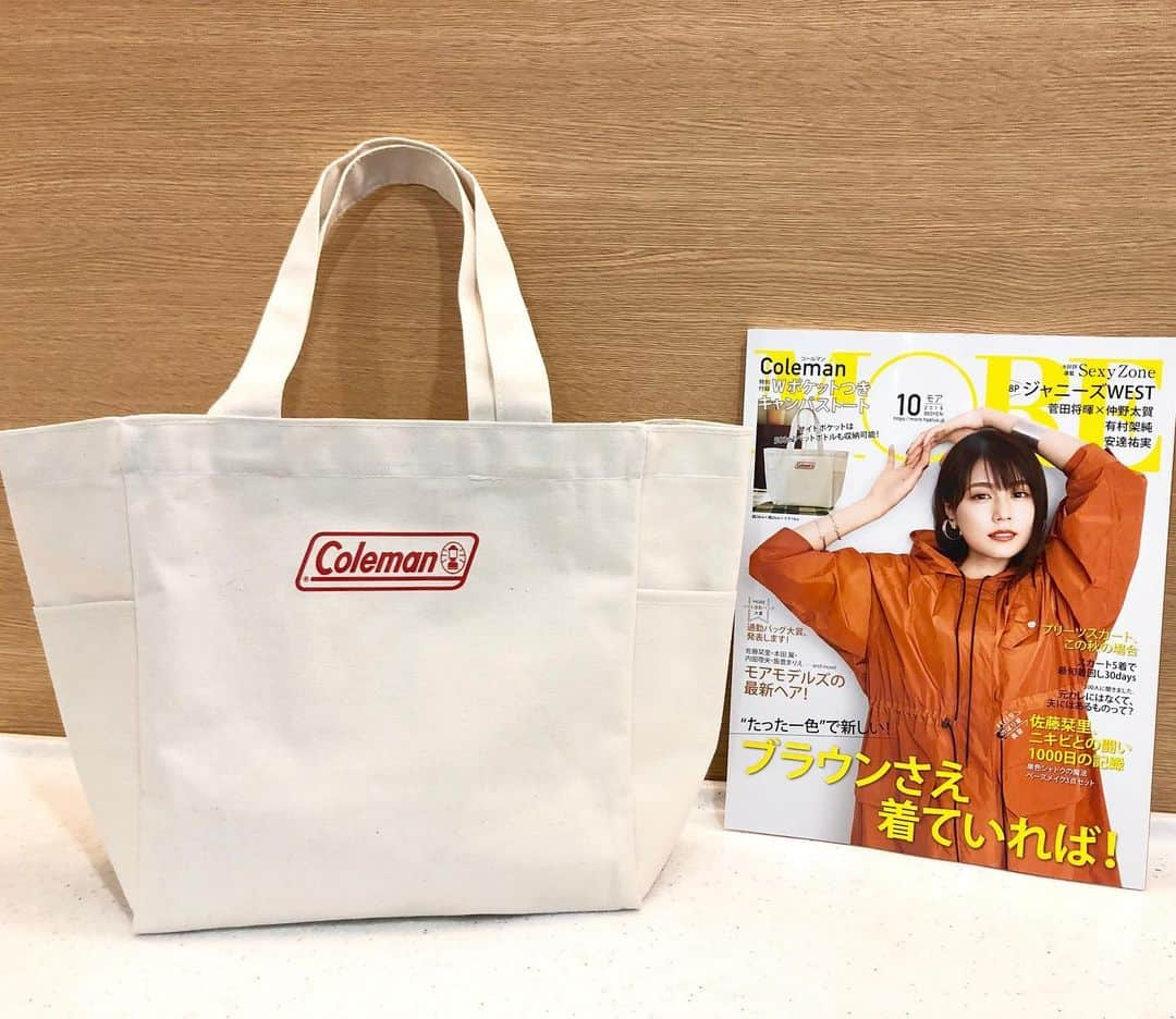 MOREさんのインスタグラム写真 - (MOREInstagram)「MORE10月号、大好評発売中です！  付録は『Coleman』のキャンバストート。 「しっかりした作りでびっくり！」 「ちょうどいいサイズで使いやすい」と評判です✨  休日のお出かけにもぴったり‼️ 愛用してくださいね♪  #MORE#MORE10月号 #有村架純 #コールマン#coleman#付録#雑誌付録 #付録バッグ#トートバッグ #MORE#moremagjp#デイリーモア#のぼり坂OL」9月2日 17時49分 - moremagjp