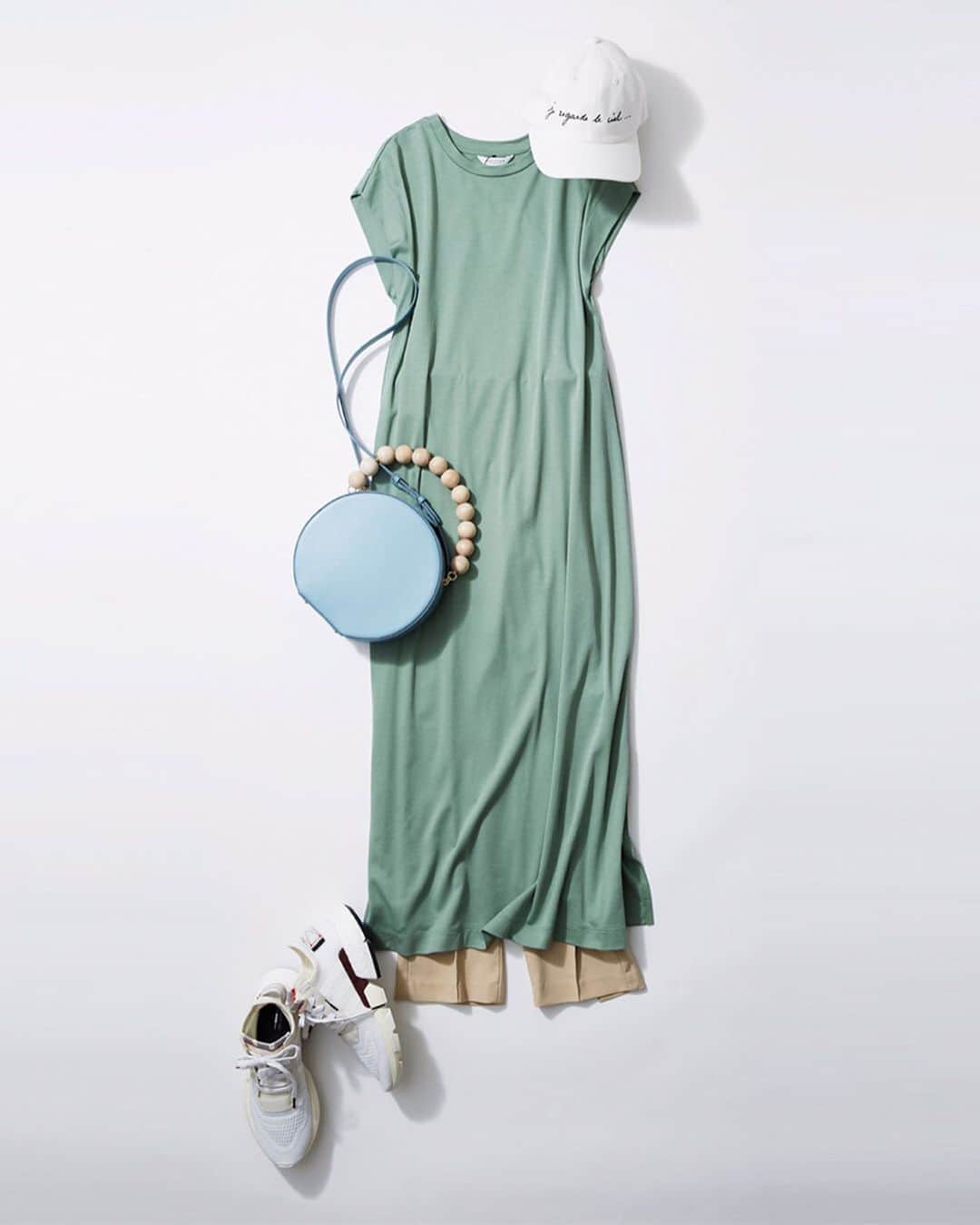 ルミネ公式のインスタグラム：「ゆるやかAラインで足元までリラックス #フレンチスリーブワンピース ¥14,000+TAX #tomorrowland #パンツ ¥15,000+TAX #tomorrowland #キャップ ¥8,000+TAX #adametrope #ムーンハンドル ¥32,000+TAX #adinamuse #スニーカー ¥12,000+TAX #spickandspan ・ #lumine #ルミネ #ルミネ北千住 https://magazine.lumine.ne.jp/?p=83680 ※商品の価格や取り扱い状況は撮影時点のもので、変更になることがあります。」