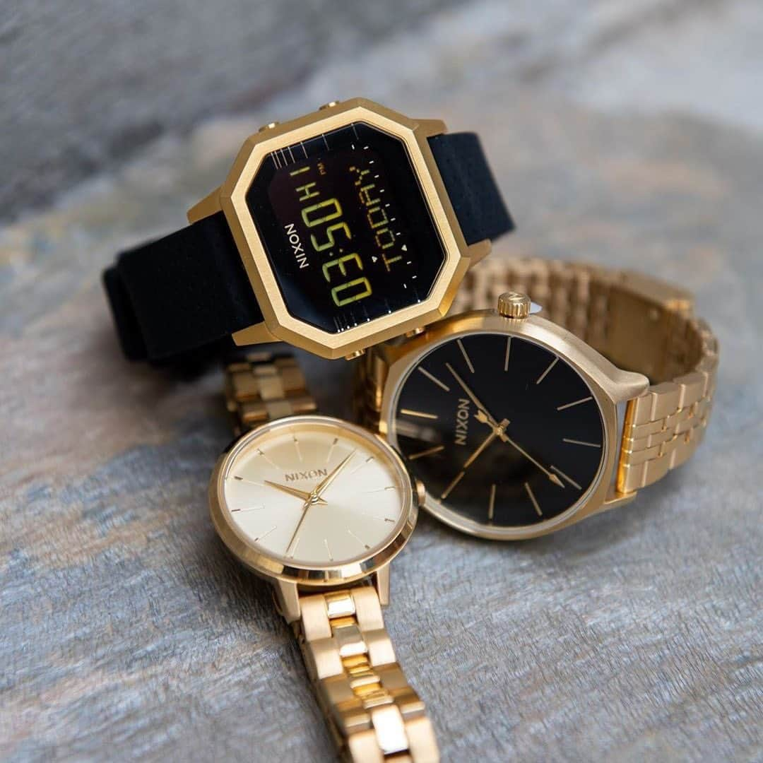 NIXON GIRLのインスタグラム：「日焼けした輝くゴールドブラウンの肌に合う宝石を探してみて。 Find your gem to match with your shiny golden brown skin from summer time🏝. #nixon #nixonwomen #ニクソン #summer #gold #accessories」