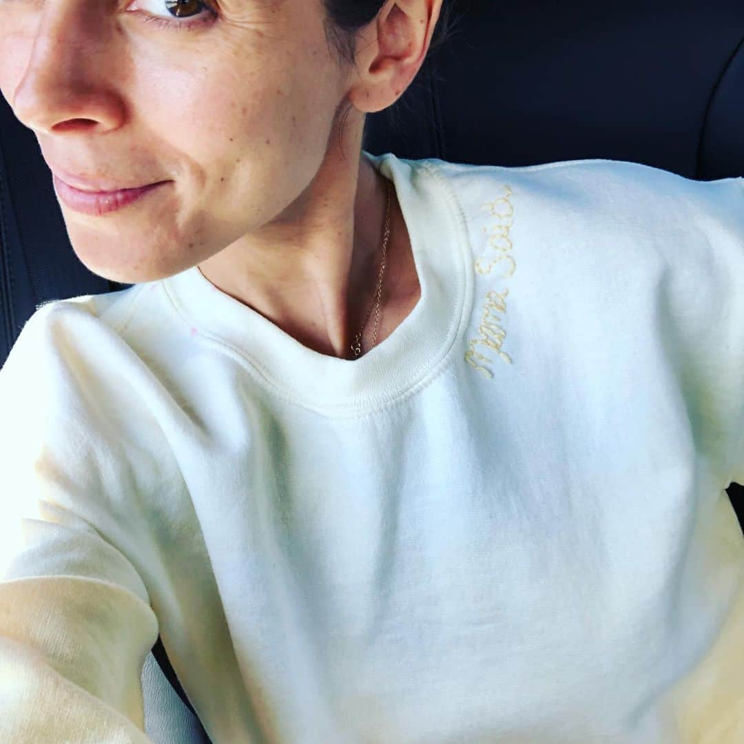 ジェイミー=リン・シグラーさんのインスタグラム写真 - (ジェイミー=リン・シグラーInstagram)「I’d like to interrupt your gorgeous sunny Labor Day plans to show you my airport bathroom selfie of my favorite new sweatshirt from @theparkbarrett ! We have a little contest for you to win one for you and your bestie too! Here’s how to enter : follow @mamasaidpodcast @jennacparris and @theparkbarrett , and just tag a friend! . Winner gets 2 sweatshirts of your color choice AND Custom embroidery.  Mine says “Mama Said” 😊 we will announce winner on Friday !!!」9月3日 5時02分 - jamielynnsigler