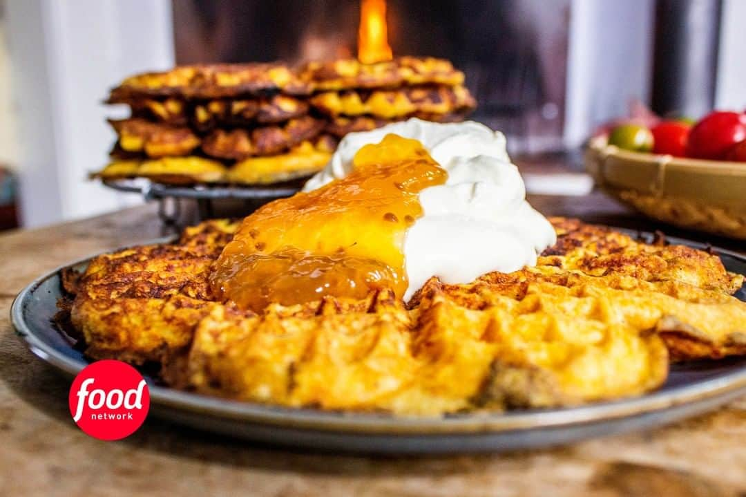 レイチェル・クーさんのインスタグラム写真 - (レイチェル・クーInstagram)「In this week's episode of My Swedish Kitchen, I used the best of Sweden's seasonal produce in my little cabin-kitchen. These butternut squash waffles are perfect for the weekend and can be both savoury and sweet! ☺️Click the Linkin.bio for the recipe 🍽️⁠ .⁠ .⁠ .⁠ .⁠ .⁠ .#MySwedishKitchen #RachelKhoo #TheLittleSwedishKitchen #VisitSweden #Sweden #Swedishfood #TV #TVfood⁠ ⁠」9月3日 3時36分 - rachelkhooks