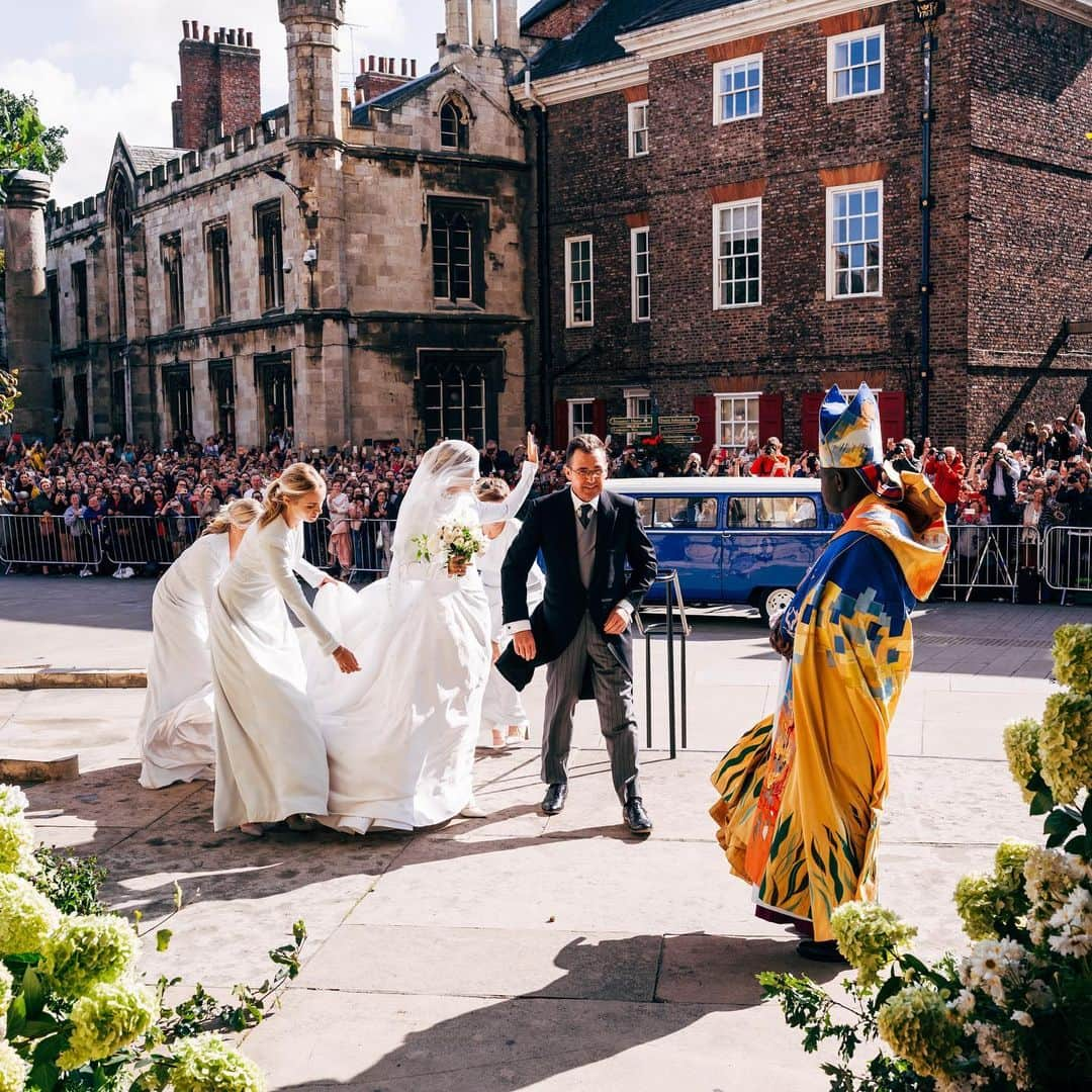 エリー・ゴールディングさんのインスタグラム写真 - (エリー・ゴールディングInstagram)「This weekend I married the love of my life, in God’s own country, surrounded by the people I cherish. Overwhelmed with gratitude. Thank you eternally to everyone involved in such a special time, including every single person that traveled from far and wide to come and celebrate with us at York Minster- a place that my husband and his family hold close to their hearts. I will never forget your support and generosity. We both send you all so much love and a massive hug xx」9月3日 3時55分 - elliegoulding