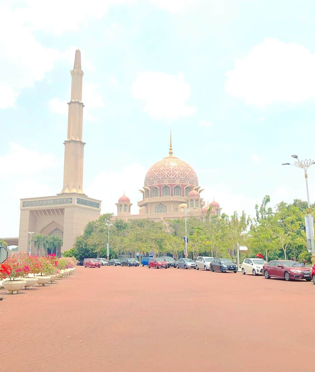 東條恭子さんのインスタグラム写真 - (東條恭子Instagram)「. Masjid Putra🕌💓💓 念願の#ピンクモスク へ! 見渡す限りの全てがPINK! PINK! PINK! 可愛すぎてハートを射抜かれました💘(笑) . . . #trip #vacation #旅行 #旅行大好き #旅行好き #旅行好きな人と繋がりたい #旅行好き女子 #海外旅行 #海外旅行好きな人と繋がりたい #海外旅行大好き #relax #relaxing #relaxing_time #malaysia #kl #kualalumpur #asia #帰国子女 #旅女 #旅女子 #タビジョ #タビジョと繋がりたい #旅スタグラム #バイリンガル #夏休み #夏休み旅行 #モスク」9月3日 3時51分 - kyoko_tojo