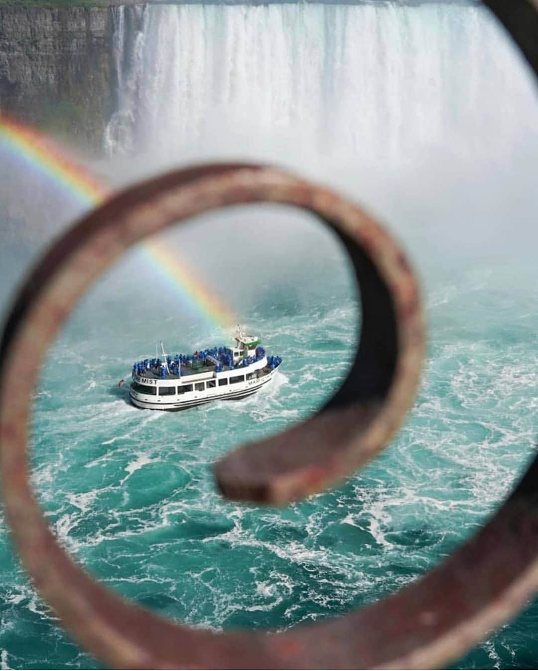 Instagramersさんのインスタグラム写真 - (InstagramersInstagram)「Enjoy this original perspective at Niagara Falls by @shutter.up.and.explore at @igers.canada 😍🙌📸💕 #igerscanada #igers_canada #igers #niagarafalls」9月3日 3時52分 - igers