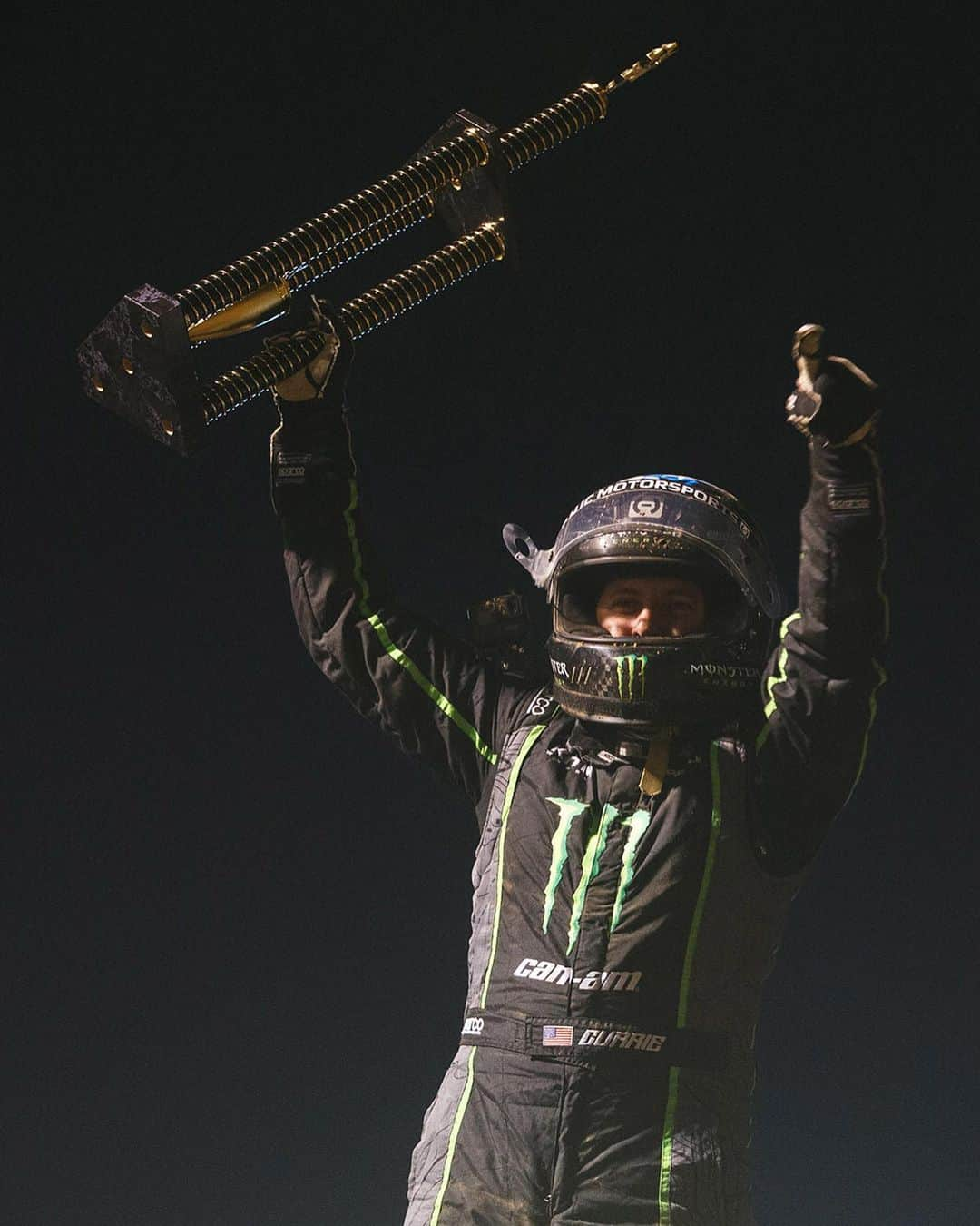 モンスターエナジーさんのインスタグラム写真 - (モンスターエナジーInstagram)「After a long 45 minute race through the dust and trees of Crandon, @caseycurrie comes out on top to WIN the Ultra 4 Cross race at the 50th Annual Crandon World Cup! 👏🏻 #MonsterEnergy #Offroad #4Wheel #4x4」9月3日 3時58分 - monsterenergy