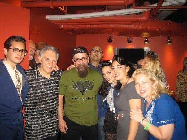 キティー・デイジー＆ルイスのインスタグラム：「Very saddened to hear about the loss of legendary bass player Larry 'The Mole' Taylor of Canned Heat. Here's a pic of when we met them in New York back in 2009, and discovered they were fans of our version of Going Up The Country, what an honour! We received a lovely message from him not long ago, thanks for the kind words Larry. Big love to Fito and the family. RIP Larry x」
