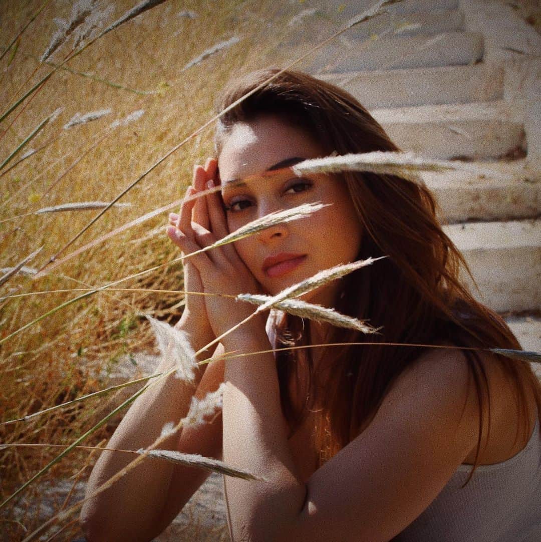 リンジー・モーガンのインスタグラム：「In this moment. And nowhere else ✨ . . . Happy Labor Day :) @melodyminagar」