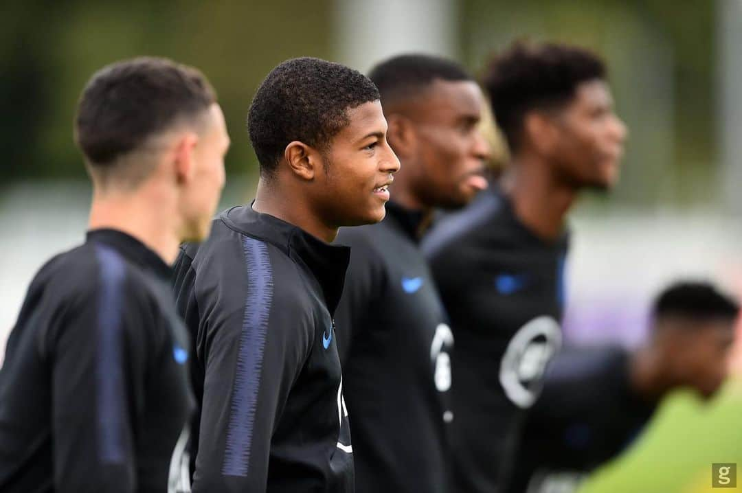 リアン・ブリュースターさんのインスタグラム写真 - (リアン・ブリュースターInstagram)「Sooooo happy to be back with the @England boys 😍」9月3日 4時21分 - rhianbrewster