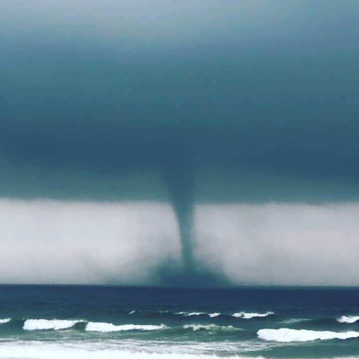 デレク ラムのインスタグラム：「Nature roars back. 3:45pm Labor Day.」
