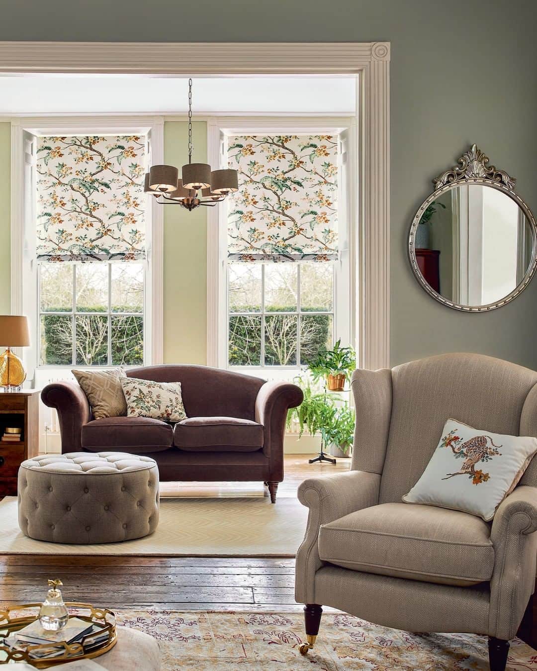 ローラアシュレイのインスタグラム：「Rich and layered with exotic imagery, our new Gold Copper collection will look magnificent in any home.」