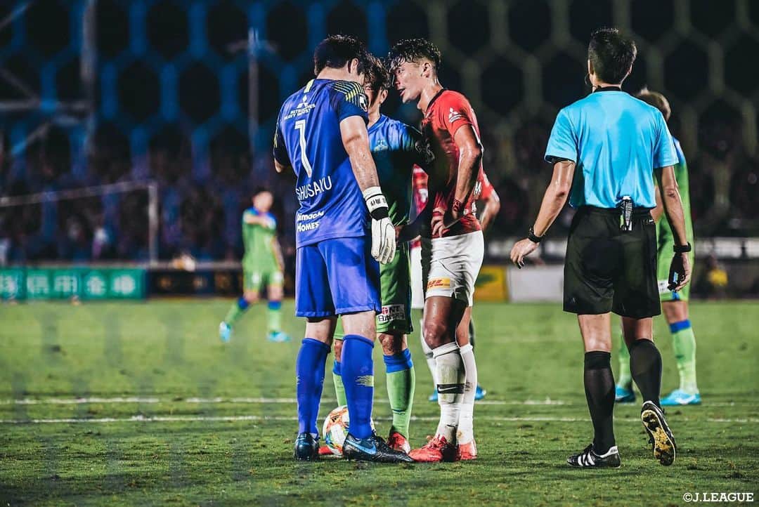 Ｊリーグさんのインスタグラム写真 - (ＪリーグInstagram)「Play Back JLEAGUE⚽️📸﻿ ﻿ 🏆#明治安田生命Ｊ１リーグ 第２５節﻿ 印象的なシーンをプレイバック🔥﻿ ﻿ #Ｊリーグ ﻿ #jleague﻿ ﻿ ﻿ #サンフレッチェ広島 #柏好文﻿ #セレッソ大阪 #鈴木孝司﻿ #鹿島アントラーズ﻿ #セルジーニョ #遠藤康 #レアンドロ﻿ #サガン鳥栖 #金崎夢生﻿ #北海道コンサドーレ札幌﻿ #横浜Fマリノス #ティーラトン﻿ #松本山雅FC﻿ #浦和レッズ #西川周作 #槙野智章﻿ #湘南ベルマーレ #梅崎司﻿ #大分トリニータ﻿ #FC東京 #永井謙佑﻿ #名古屋グランパス #太田宏介﻿ ﻿ #soccer #football #⚽️」9月2日 19時57分 - jleaguejp