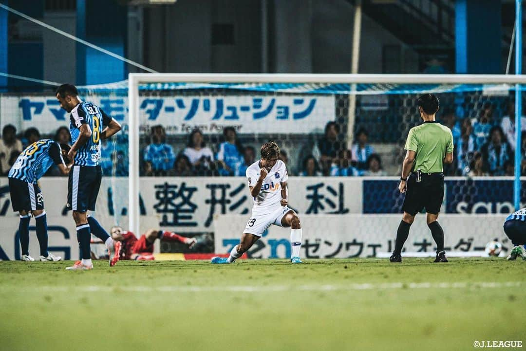 Ｊリーグさんのインスタグラム写真 - (ＪリーグInstagram)「Play Back JLEAGUE⚽️📸﻿ ﻿ 🏆#明治安田生命Ｊ１リーグ 第２５節﻿ 印象的なシーンをプレイバック🔥﻿ ﻿ #Ｊリーグ ﻿ #jleague﻿ ﻿ ﻿ #サンフレッチェ広島 #柏好文﻿ #セレッソ大阪 #鈴木孝司﻿ #鹿島アントラーズ﻿ #セルジーニョ #遠藤康 #レアンドロ﻿ #サガン鳥栖 #金崎夢生﻿ #北海道コンサドーレ札幌﻿ #横浜Fマリノス #ティーラトン﻿ #松本山雅FC﻿ #浦和レッズ #西川周作 #槙野智章﻿ #湘南ベルマーレ #梅崎司﻿ #大分トリニータ﻿ #FC東京 #永井謙佑﻿ #名古屋グランパス #太田宏介﻿ ﻿ #soccer #football #⚽️」9月2日 19時57分 - jleaguejp