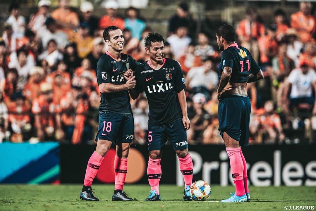 Ｊリーグさんのインスタグラム写真 - (ＪリーグInstagram)「Play Back JLEAGUE⚽️📸﻿ ﻿ 🏆#明治安田生命Ｊ１リーグ 第２５節﻿ 印象的なシーンをプレイバック🔥﻿ ﻿ #Ｊリーグ ﻿ #jleague﻿ ﻿ ﻿ #サンフレッチェ広島 #柏好文﻿ #セレッソ大阪 #鈴木孝司﻿ #鹿島アントラーズ﻿ #セルジーニョ #遠藤康 #レアンドロ﻿ #サガン鳥栖 #金崎夢生﻿ #北海道コンサドーレ札幌﻿ #横浜Fマリノス #ティーラトン﻿ #松本山雅FC﻿ #浦和レッズ #西川周作 #槙野智章﻿ #湘南ベルマーレ #梅崎司﻿ #大分トリニータ﻿ #FC東京 #永井謙佑﻿ #名古屋グランパス #太田宏介﻿ ﻿ #soccer #football #⚽️」9月2日 19時57分 - jleaguejp